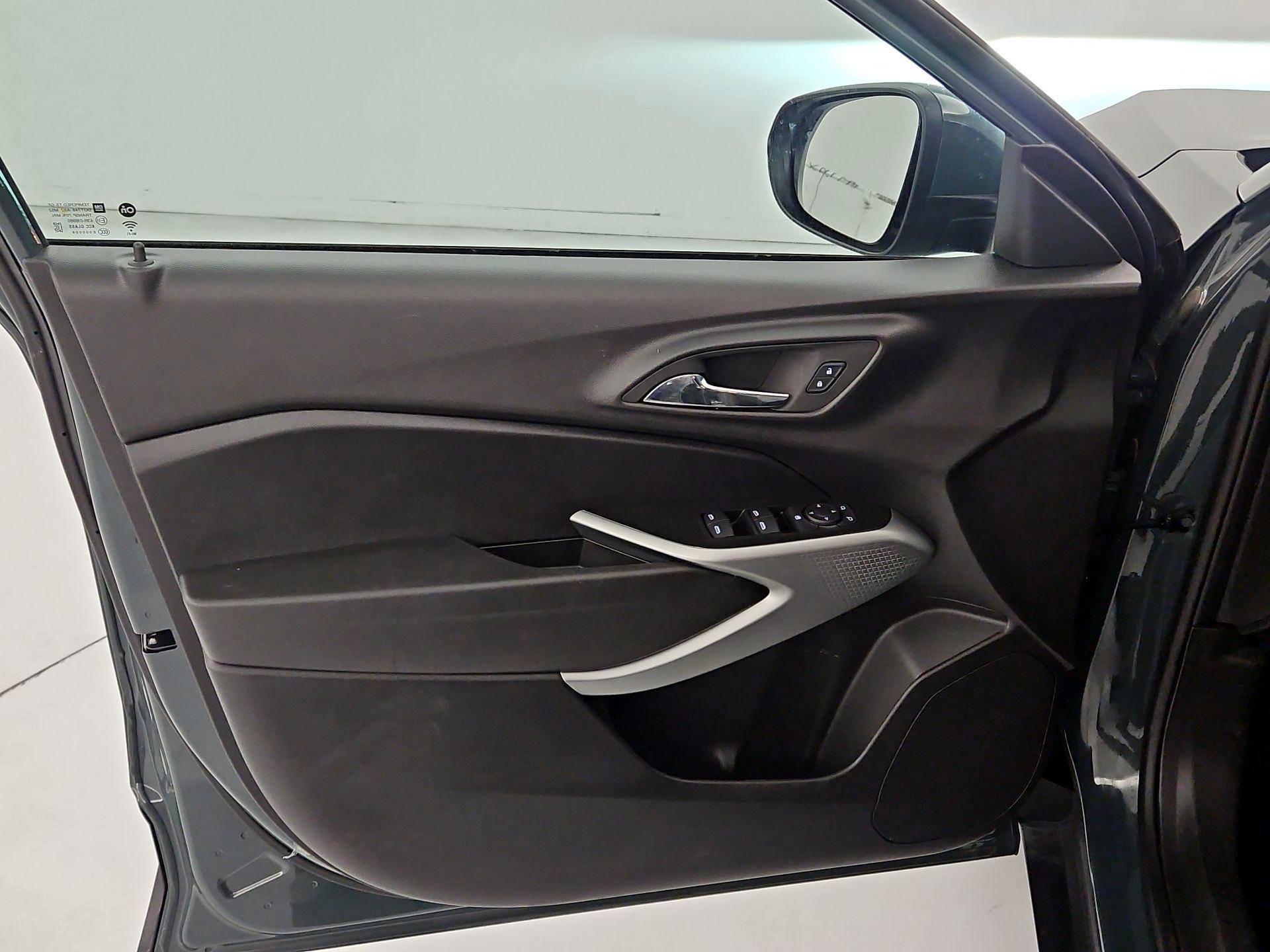 Thumbnail: 2025 Chevrolet Trax - 12