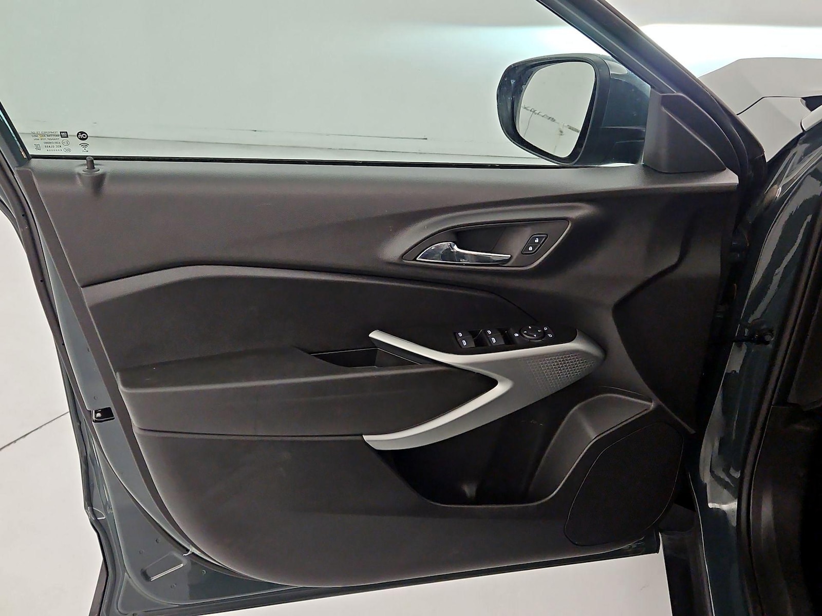 2025 Chevrolet Trax LS - Photo 13