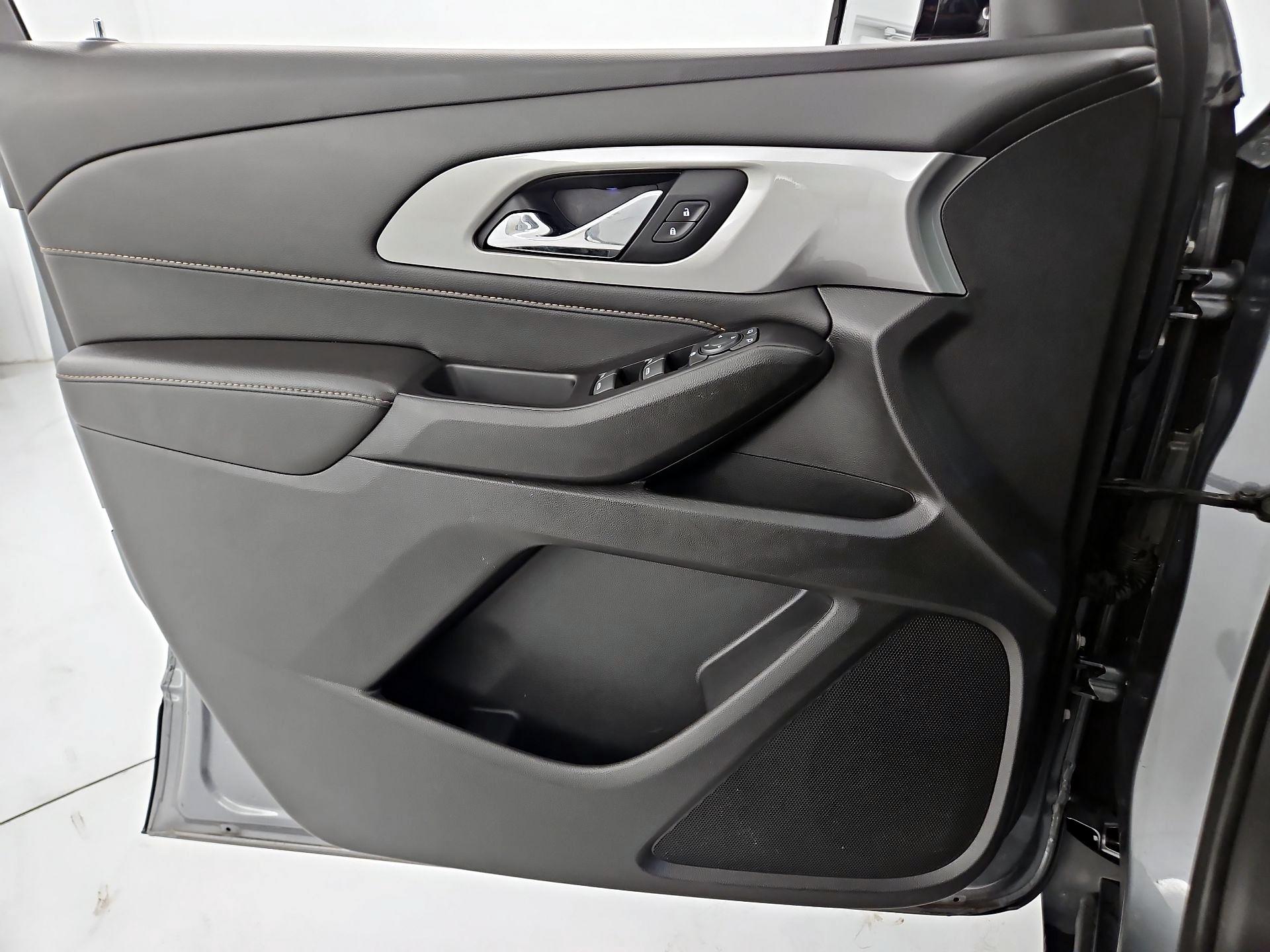 Thumbnail: 2020 Chevrolet Traverse - 12