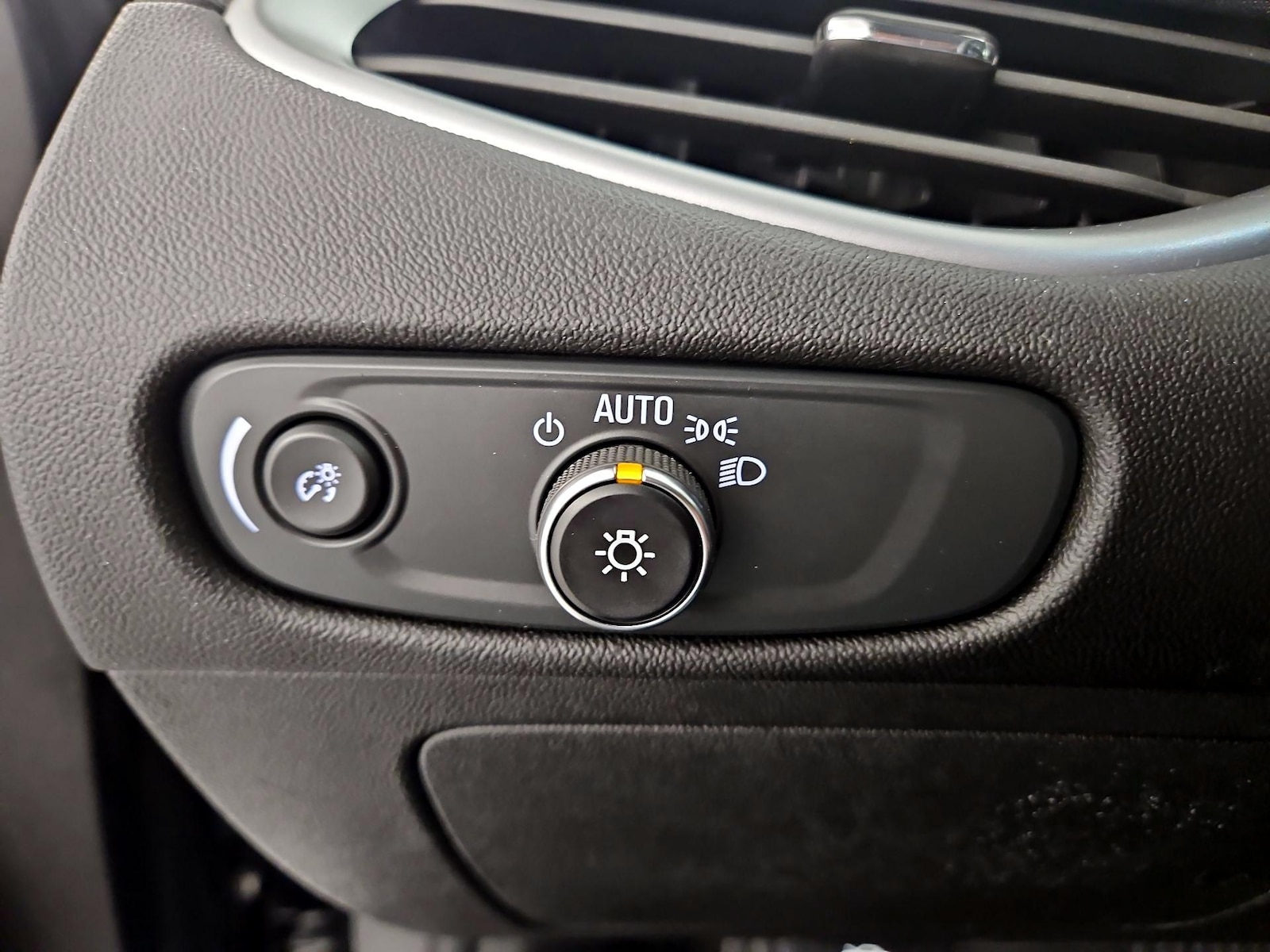 2023 Chevrolet Malibu 1LS - Photo 14