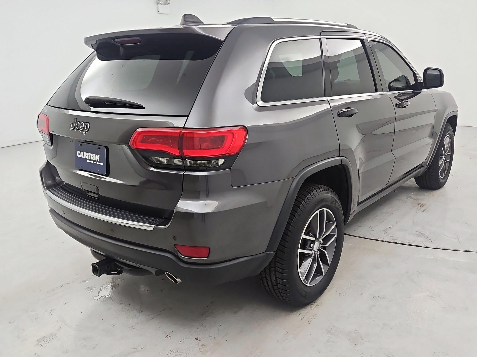 Thumbnail: 2017 Jeep Grand Cherokee - 5