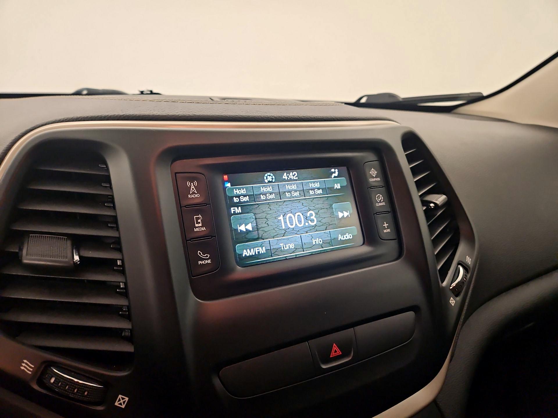 Thumbnail: 2015 Jeep Cherokee - 13