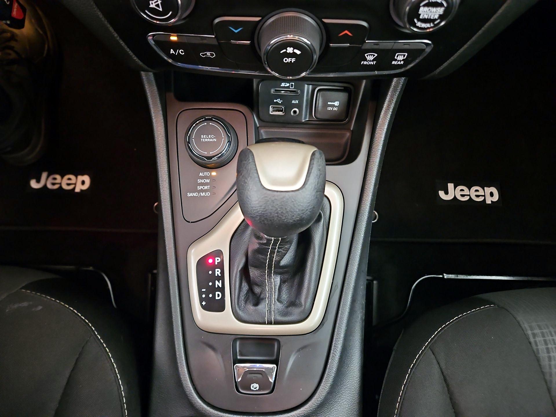 Thumbnail: 2015 Jeep Cherokee - 15