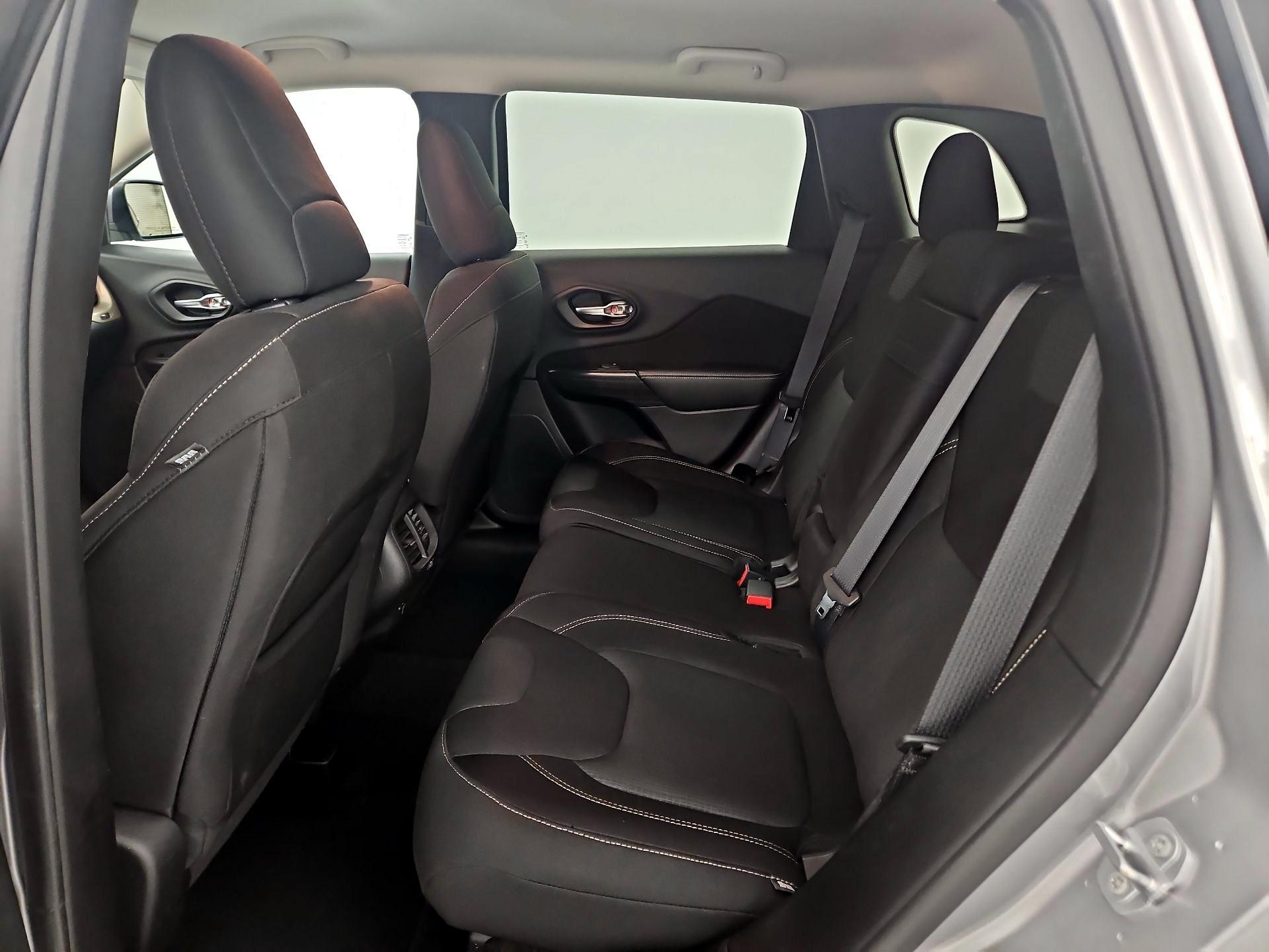 Thumbnail: 2015 Jeep Cherokee - 17