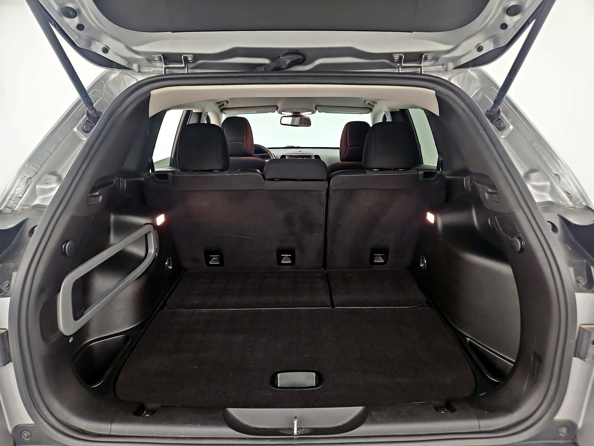 Thumbnail: 2015 Jeep Cherokee - 18