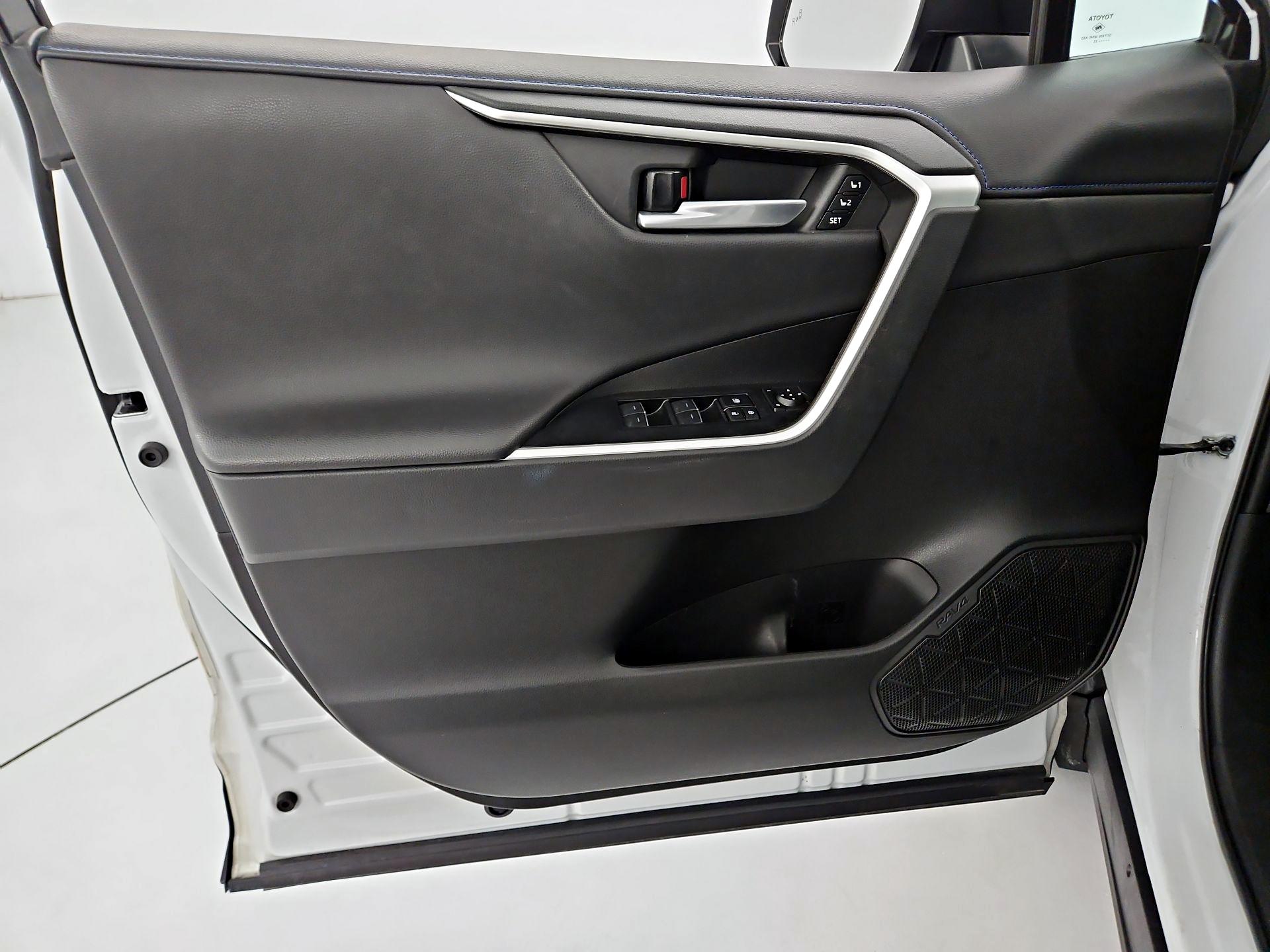 Thumbnail: 2023 Toyota RAV4 - 12