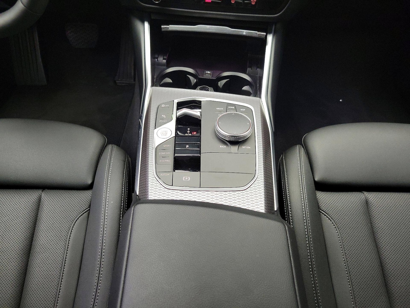 2025 BMW 3 Series 330i - Photo 19