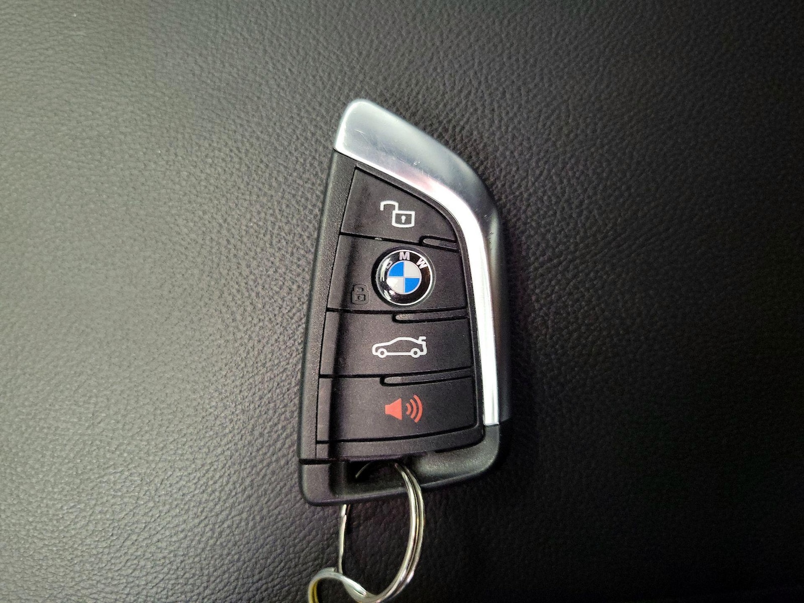 2025 BMW 3 Series 330i - Photo 25