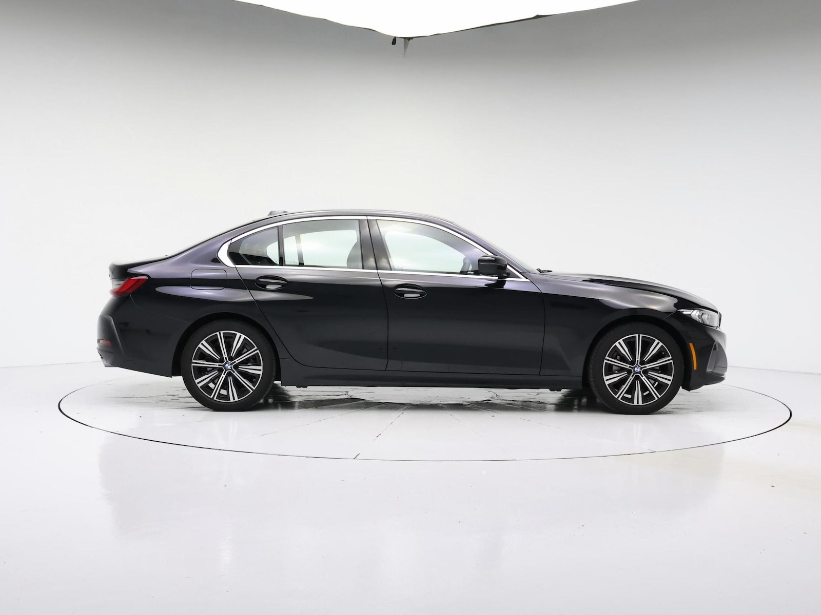 2025 BMW 3 Series 330i - Photo 8