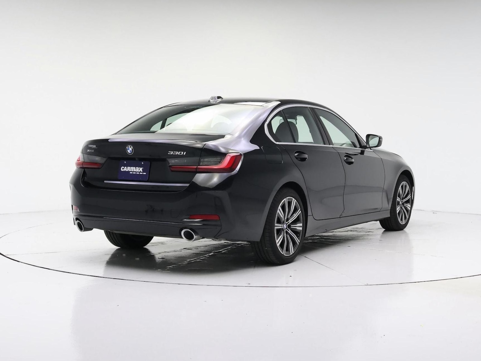 2025 BMW 3 Series 330i - Photo 9