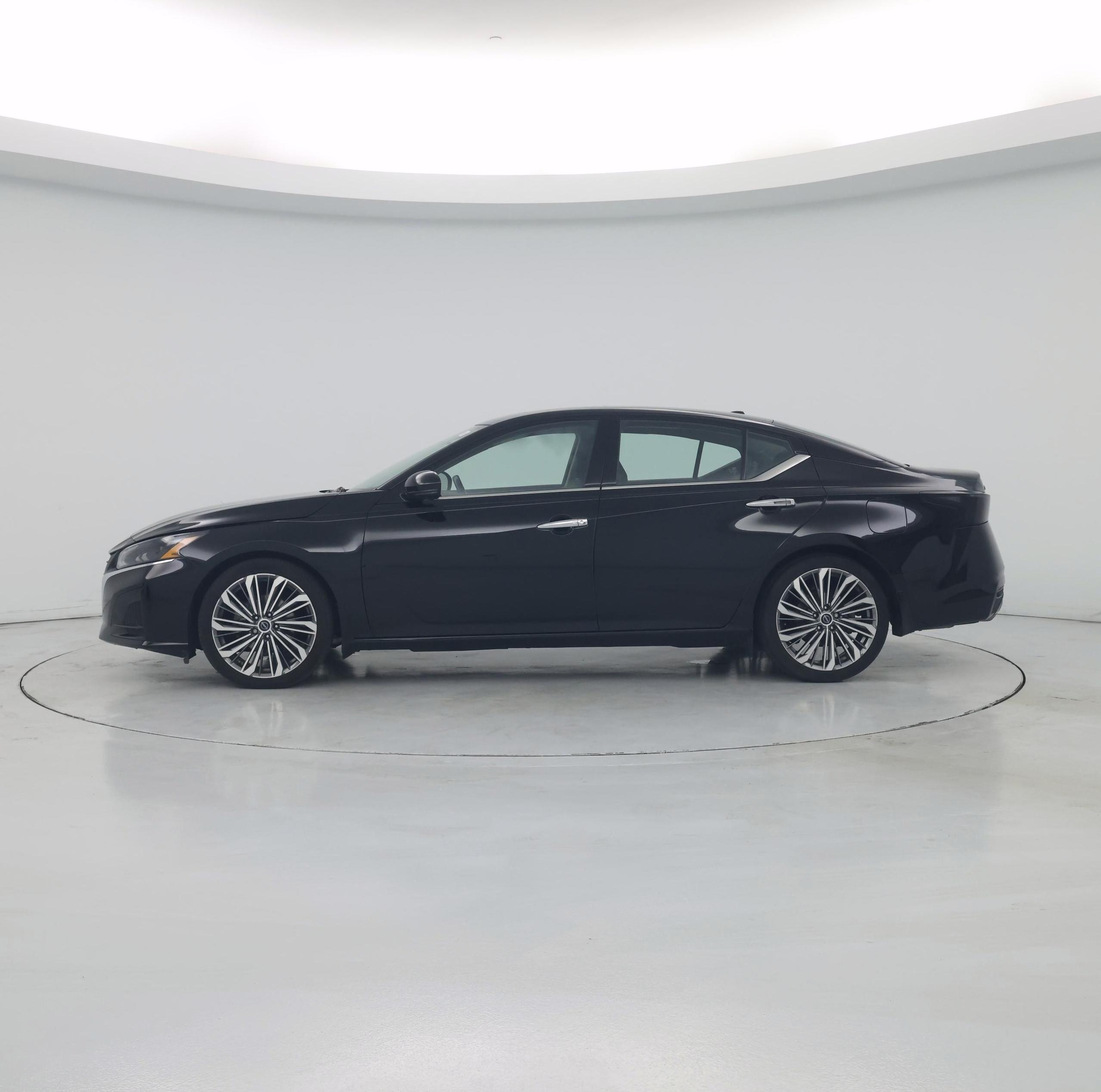 Thumbnail: 2023 Nissan Altima - 3