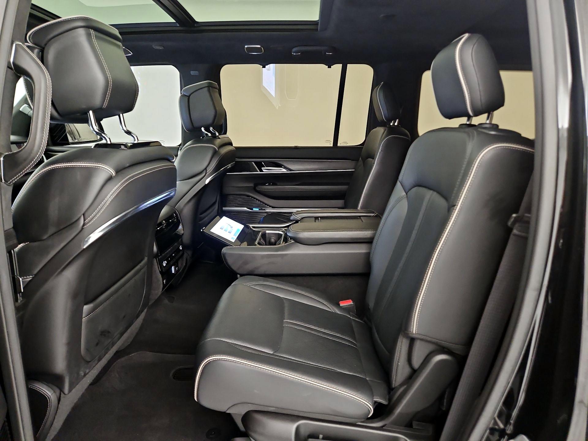 Thumbnail: 2023 Jeep Grand Wagoneer - 18