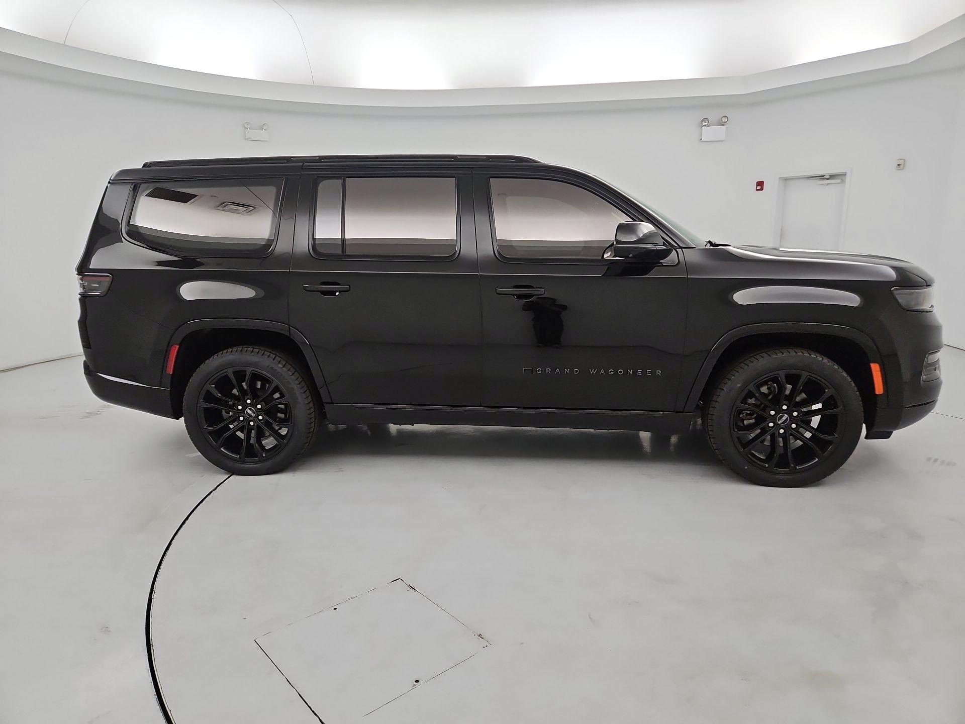 Thumbnail: 2023 Jeep Grand Wagoneer - 4