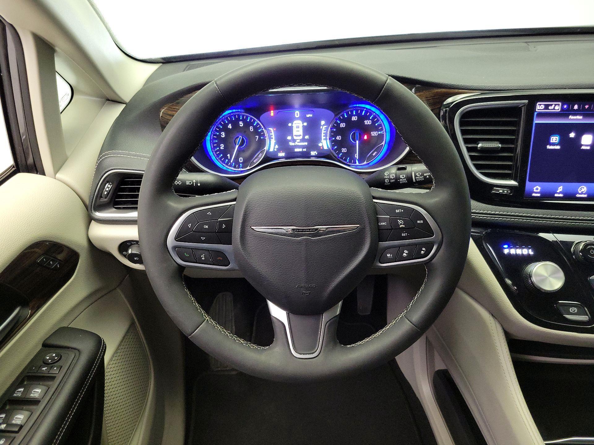 Thumbnail: 2023 Chrysler Pacifica - 10