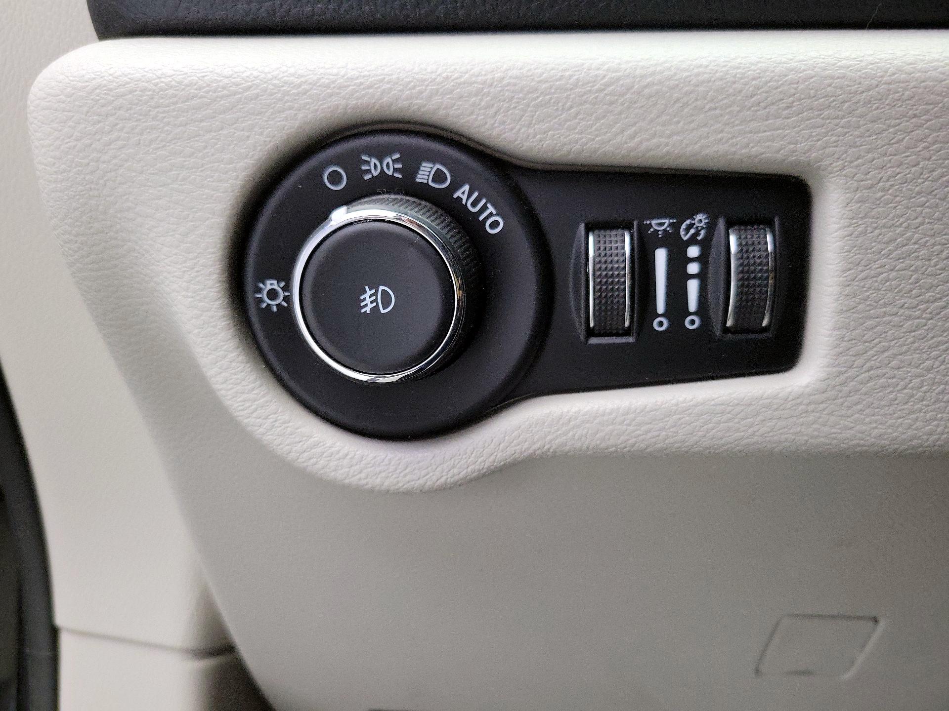 Thumbnail: 2023 Chrysler Pacifica - 13