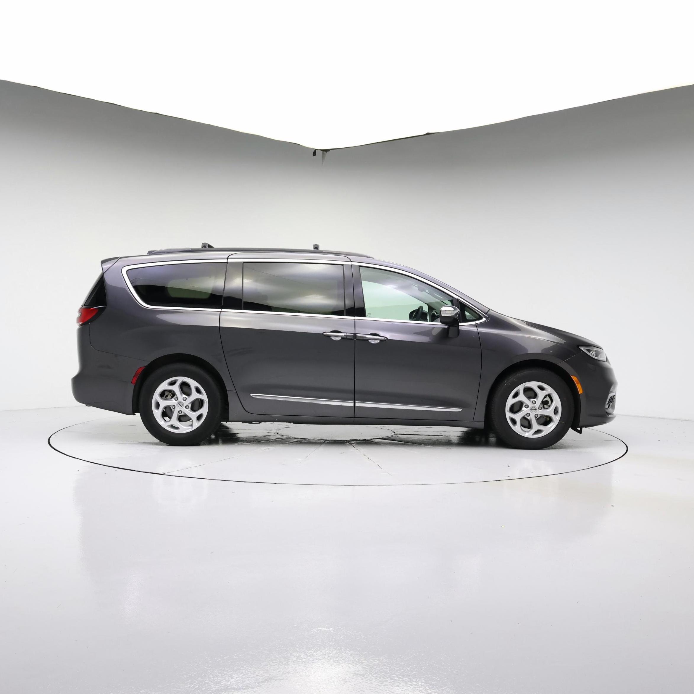 Thumbnail: 2023 Chrysler Pacifica - 7
