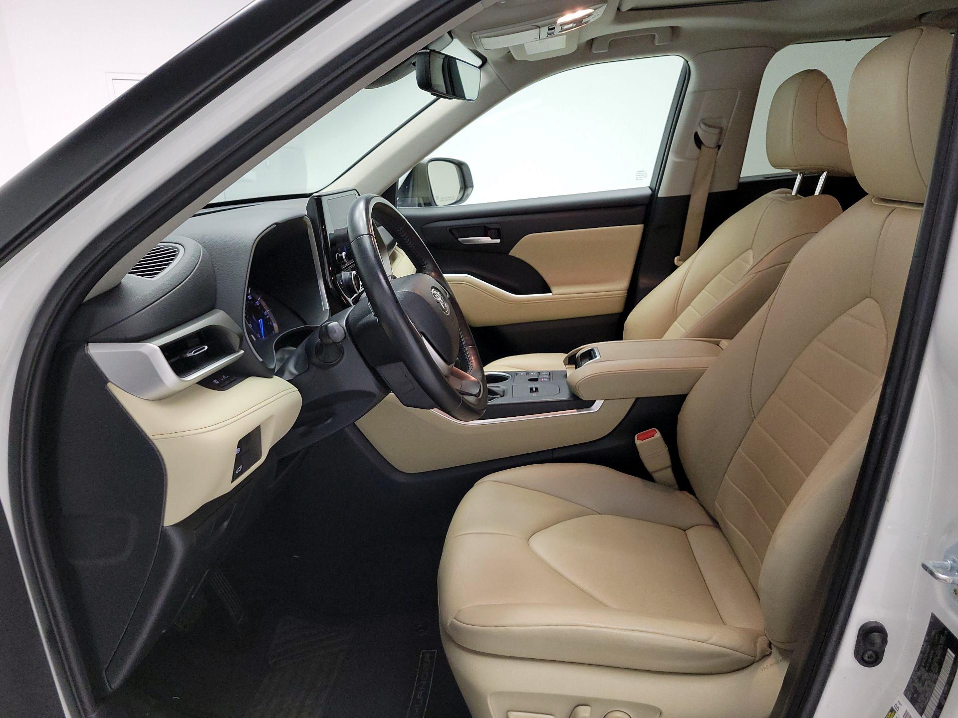Thumbnail: 2023 Toyota Highlander - 11