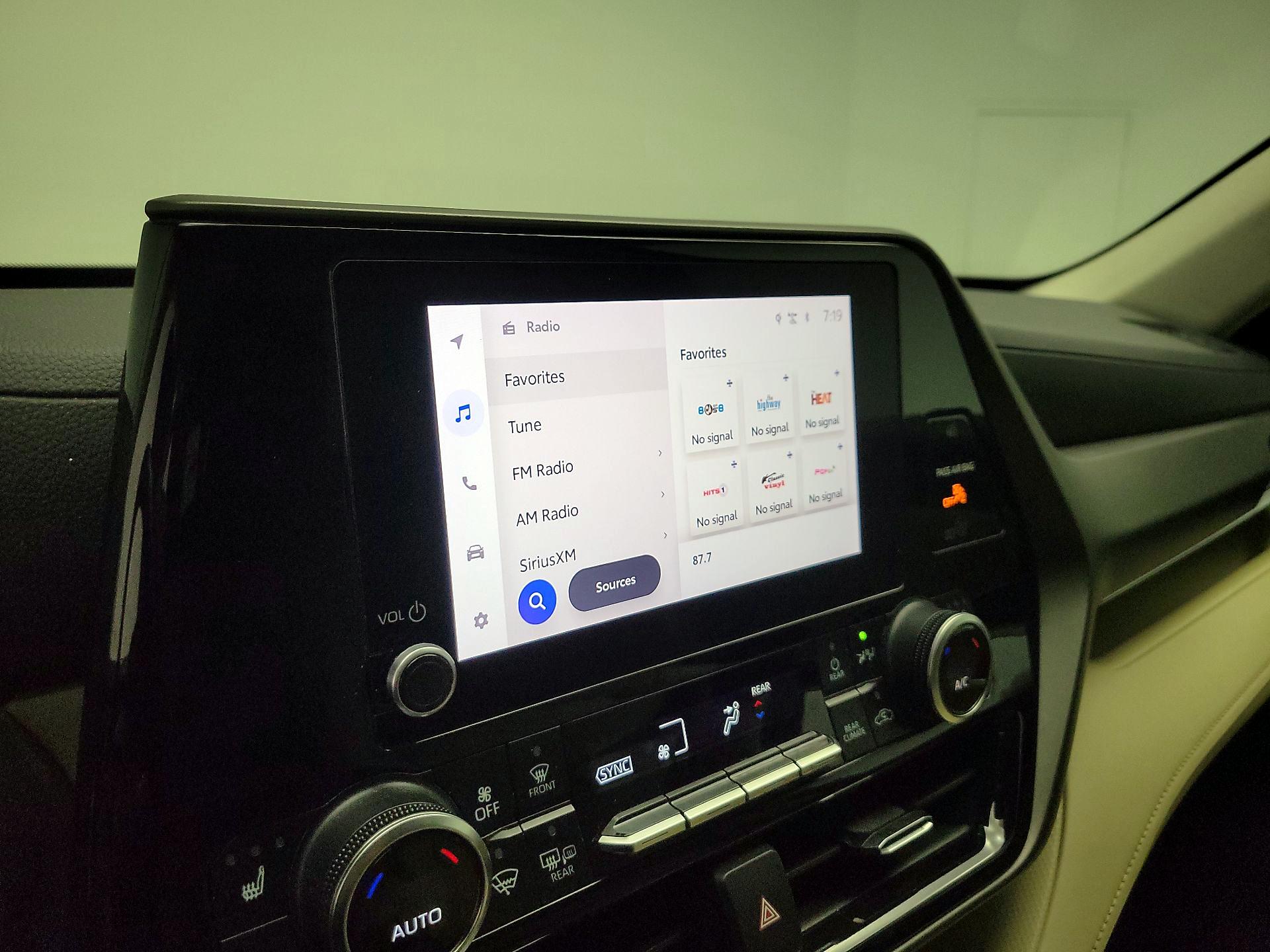 Thumbnail: 2023 Toyota Highlander - 14