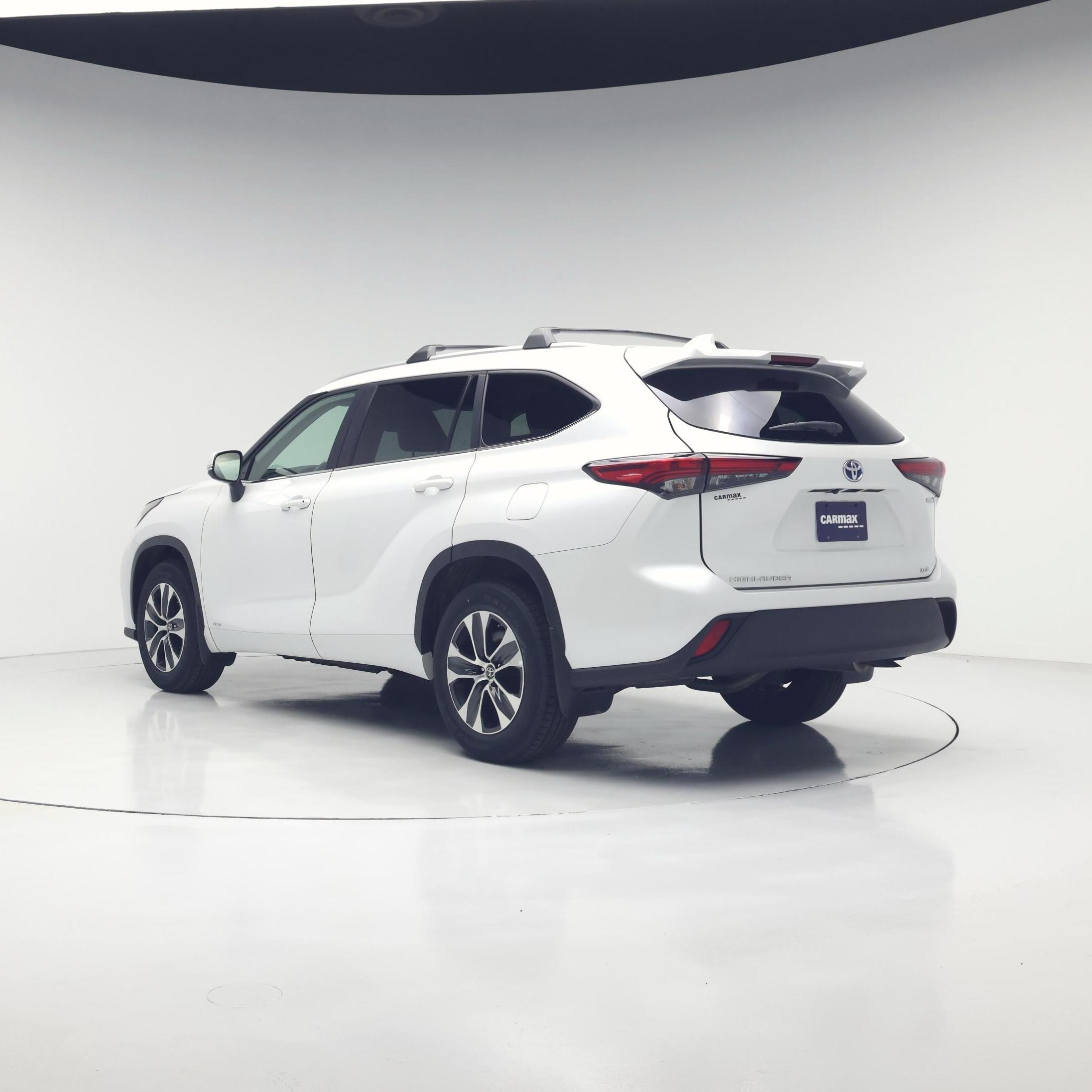 Thumbnail: 2023 Toyota Highlander - 2