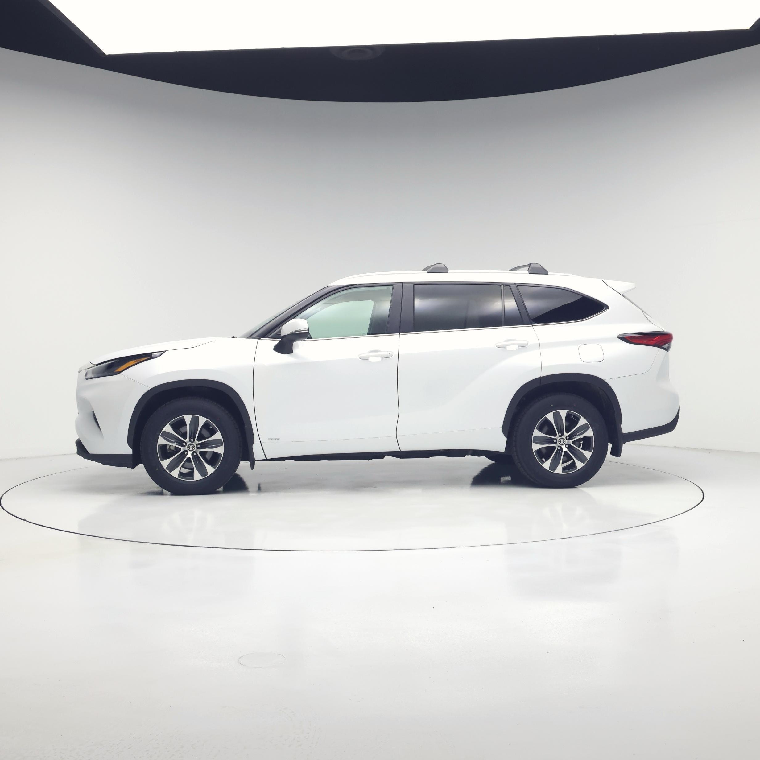 Thumbnail: 2023 Toyota Highlander - 3