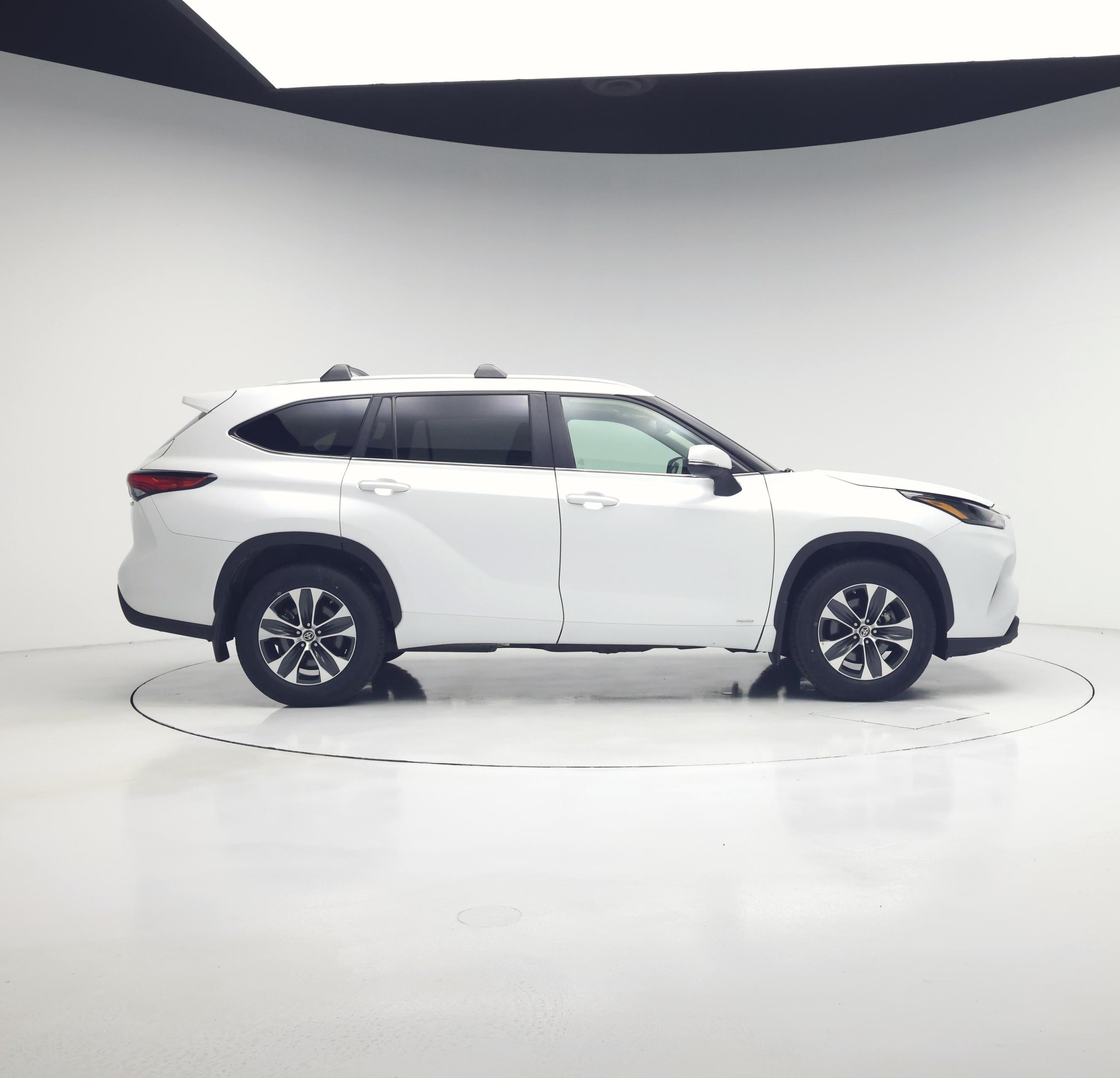 Thumbnail: 2023 Toyota Highlander - 7