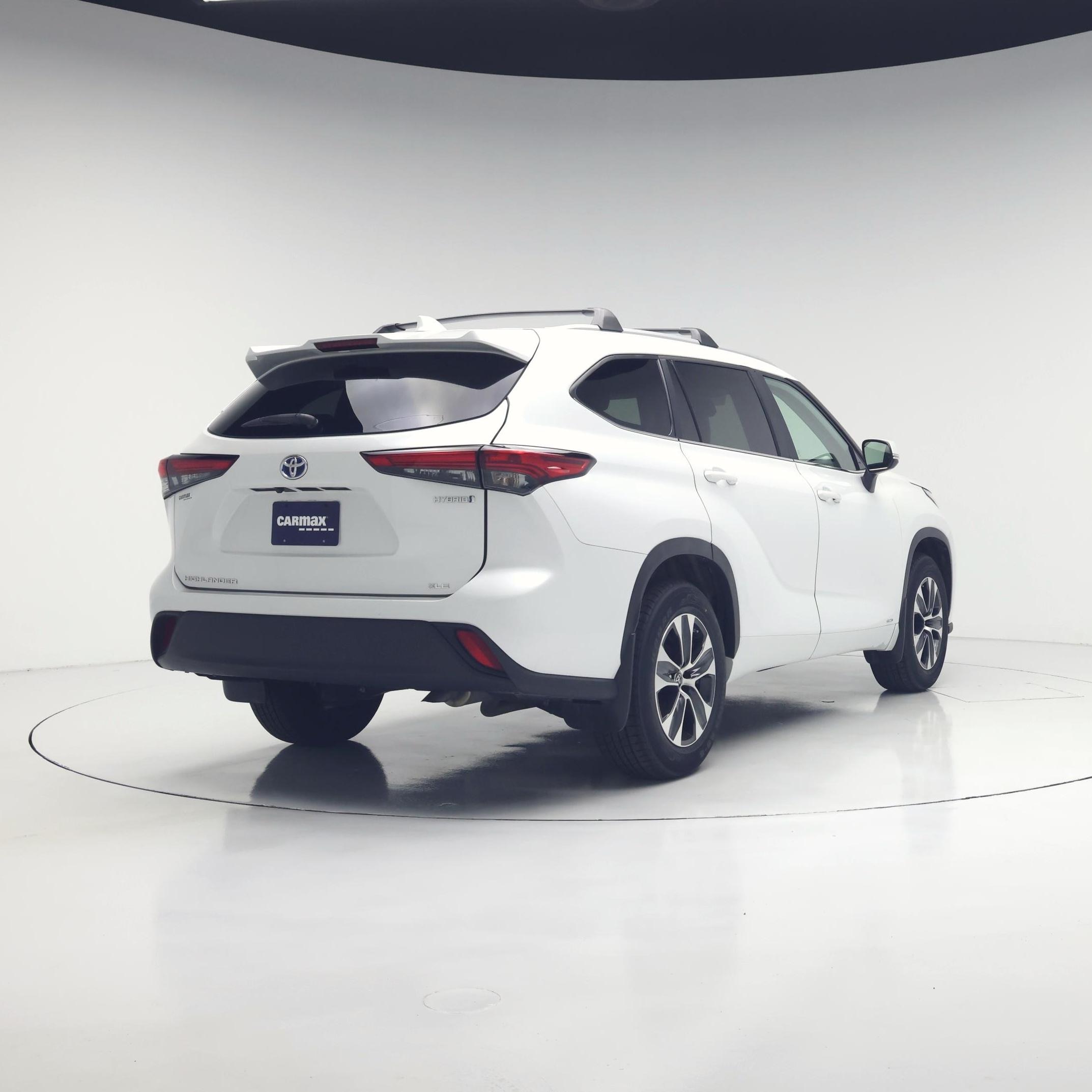 Thumbnail: 2023 Toyota Highlander - 8