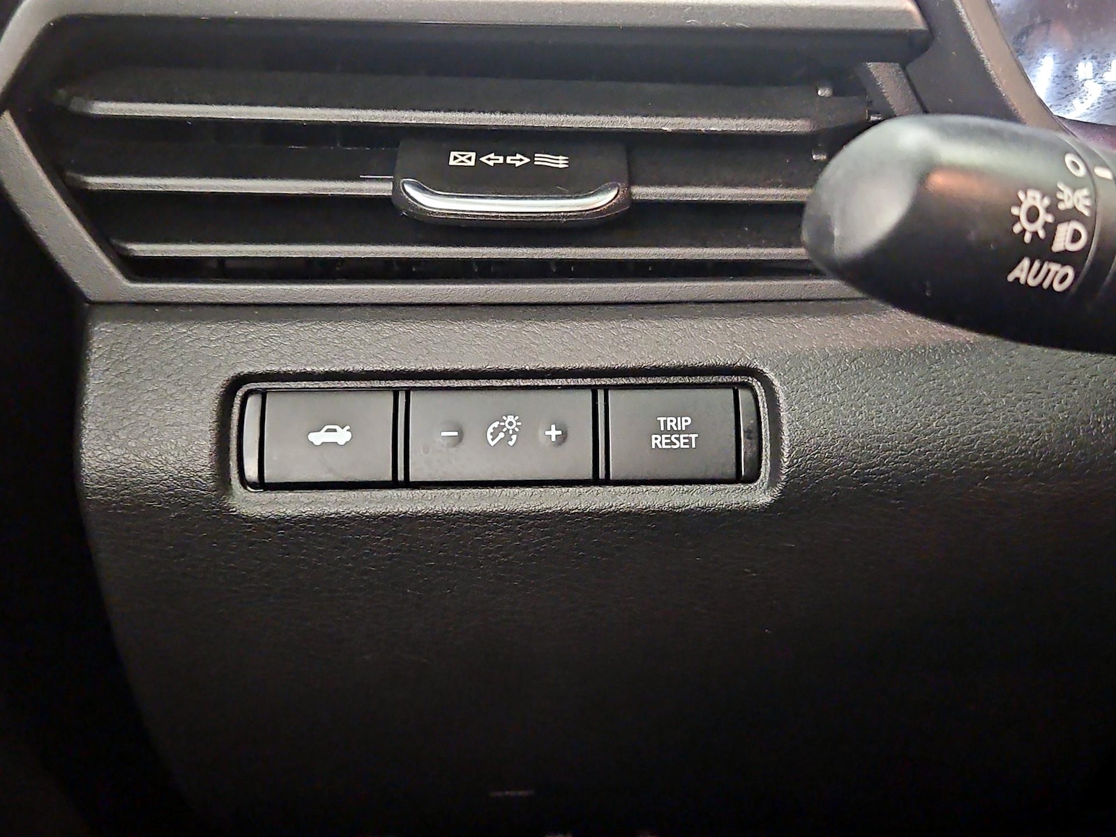 2024 Nissan Altima SV - Photo 14