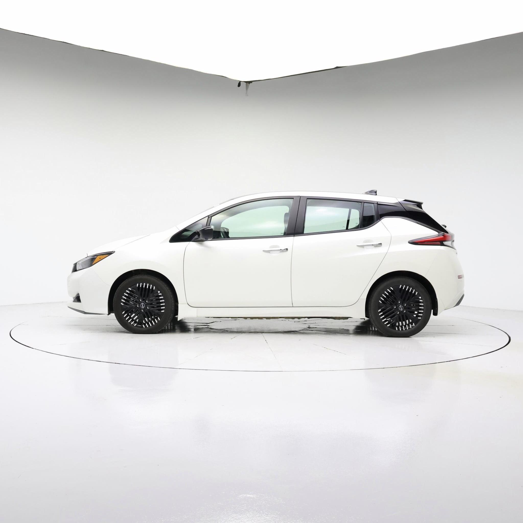 Thumbnail: 2023 Nissan Leaf - 3