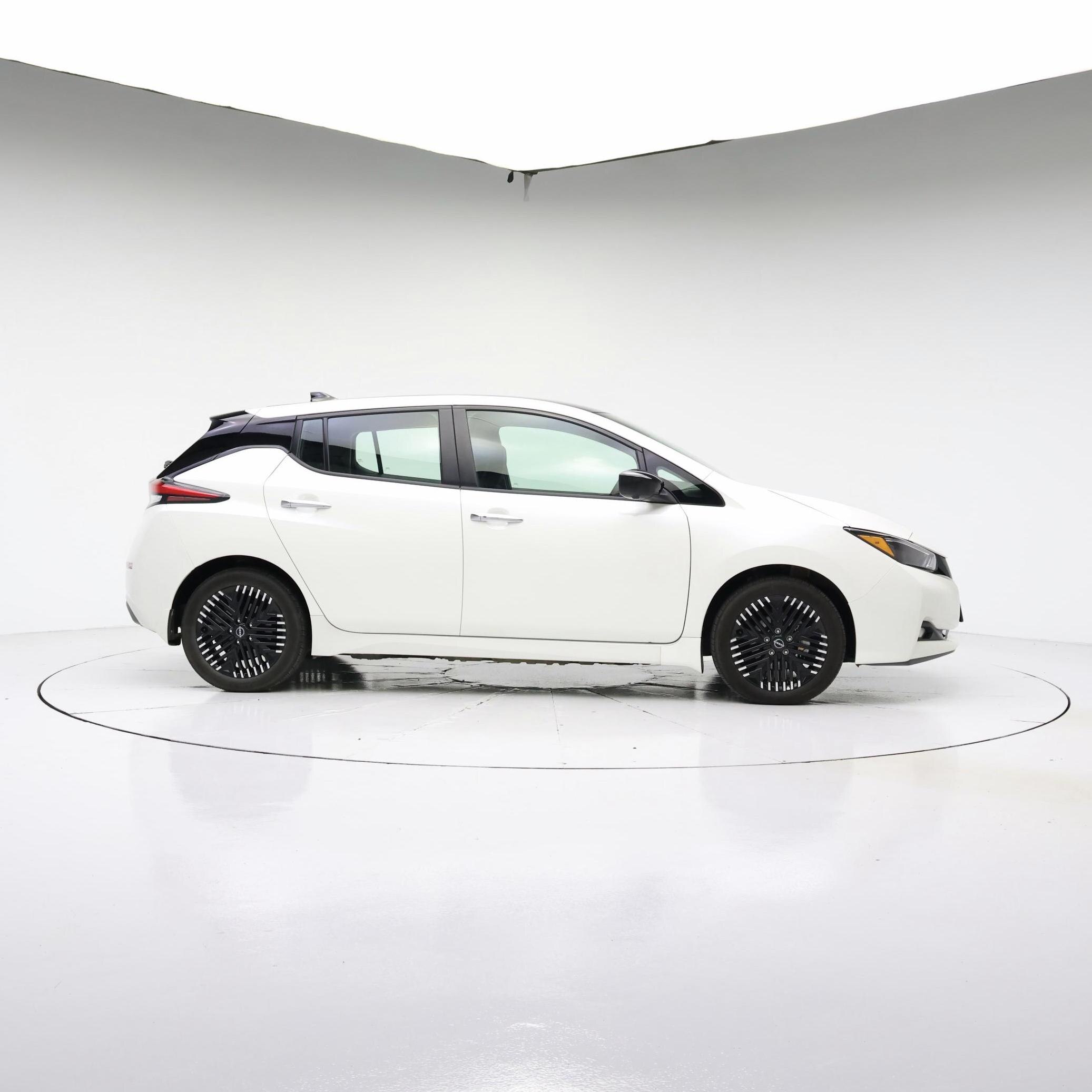 Thumbnail: 2023 Nissan Leaf - 7