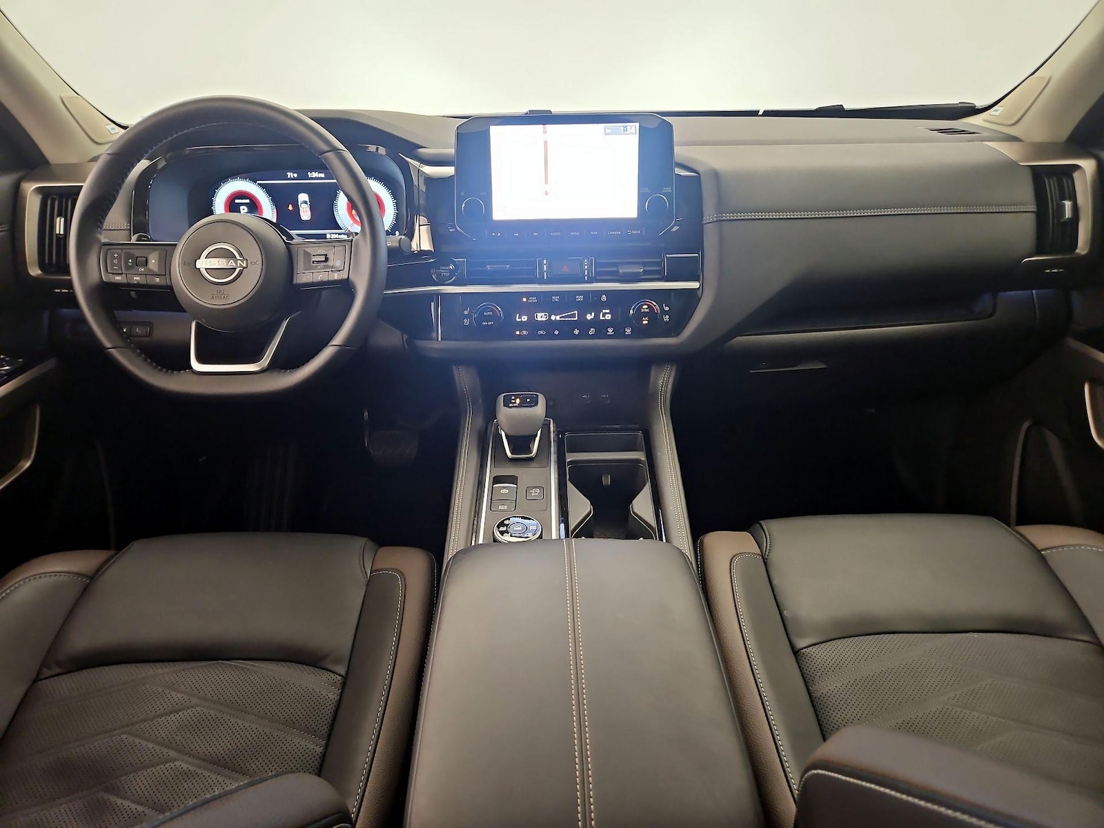 2025 Nissan Pathfinder Platinum - Photo 10