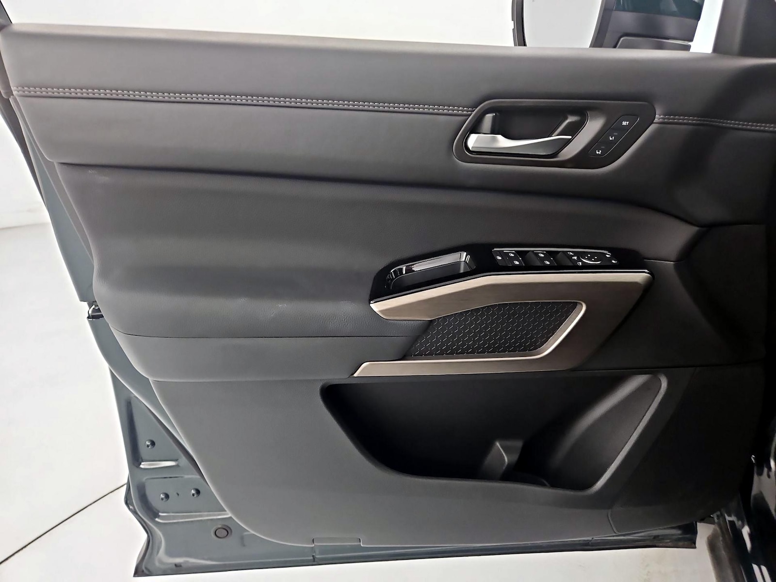 2025 Nissan Pathfinder Platinum - Photo 13