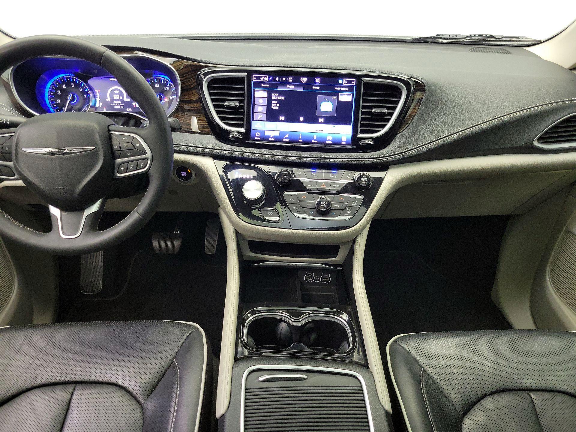 Thumbnail: 2023 Chrysler Pacifica - 9