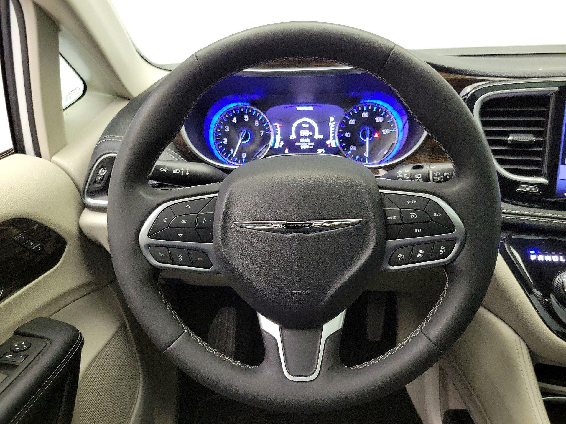 Thumbnail: 2023 Chrysler Pacifica - 10
