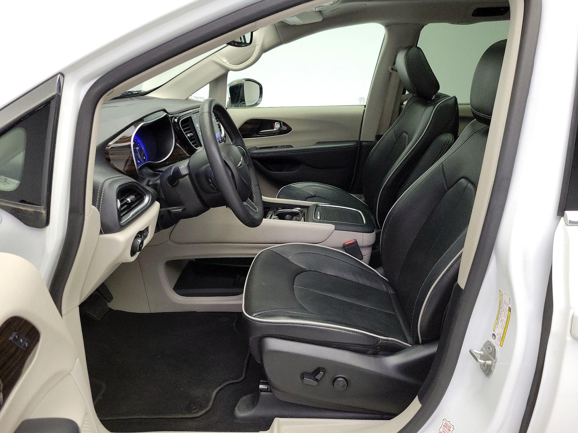 Thumbnail: 2023 Chrysler Pacifica - 11