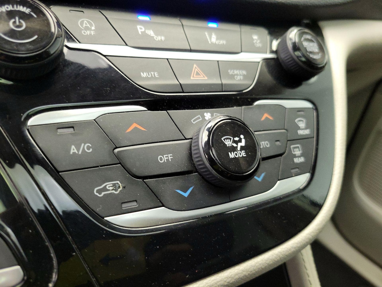 2023 Chrysler Pacifica Limited - Photo 18