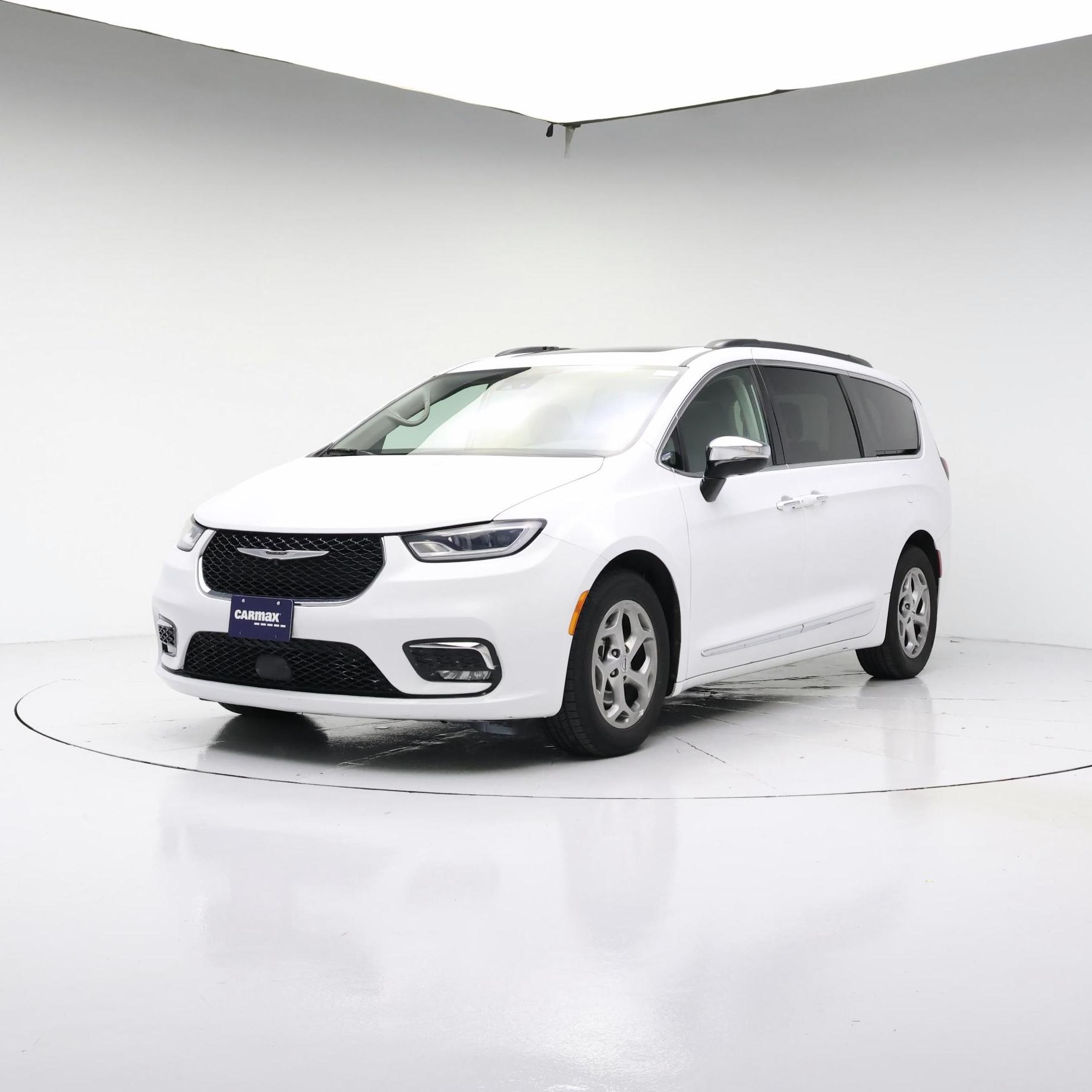 Thumbnail: 2023 Chrysler Pacifica - 4
