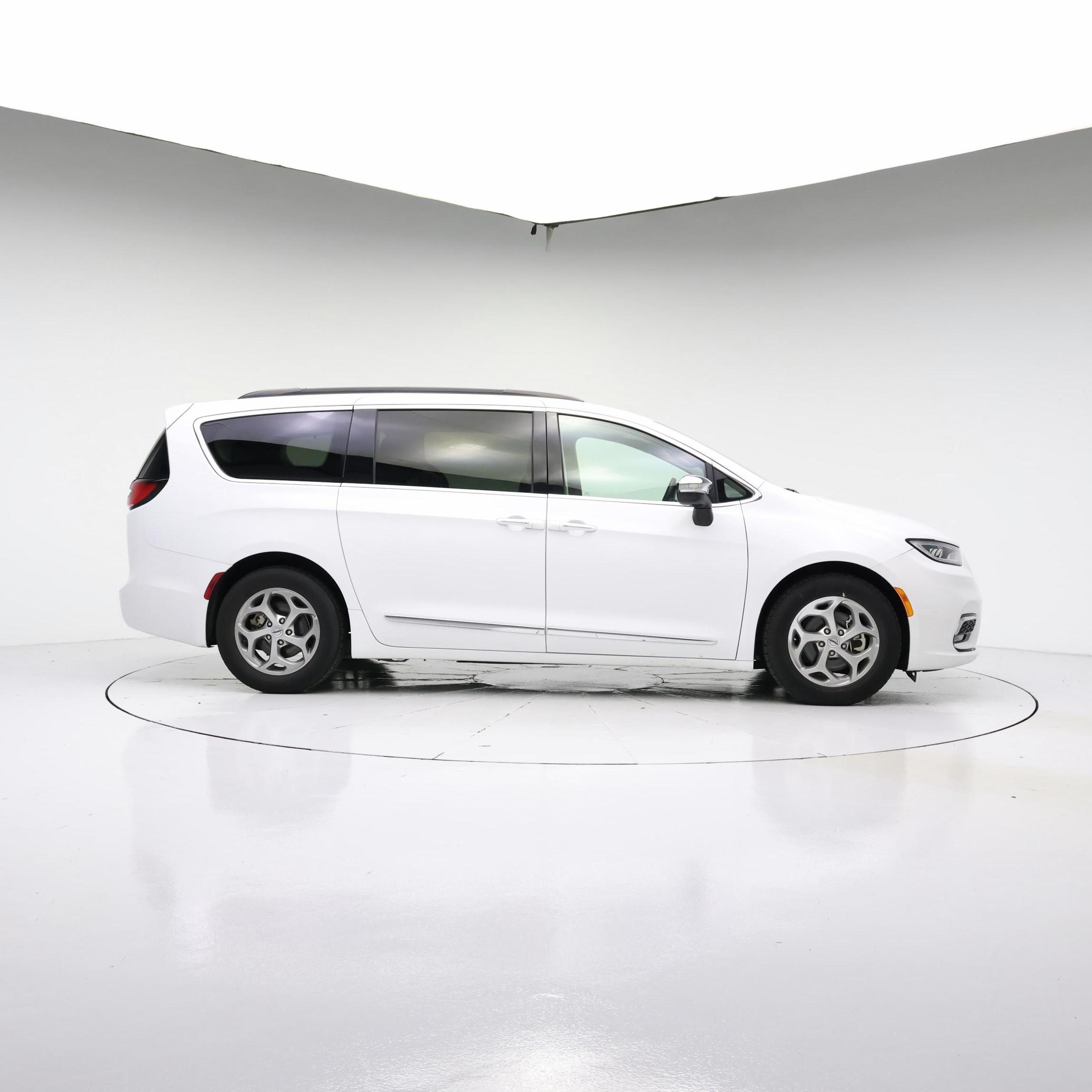 Thumbnail: 2023 Chrysler Pacifica - 7