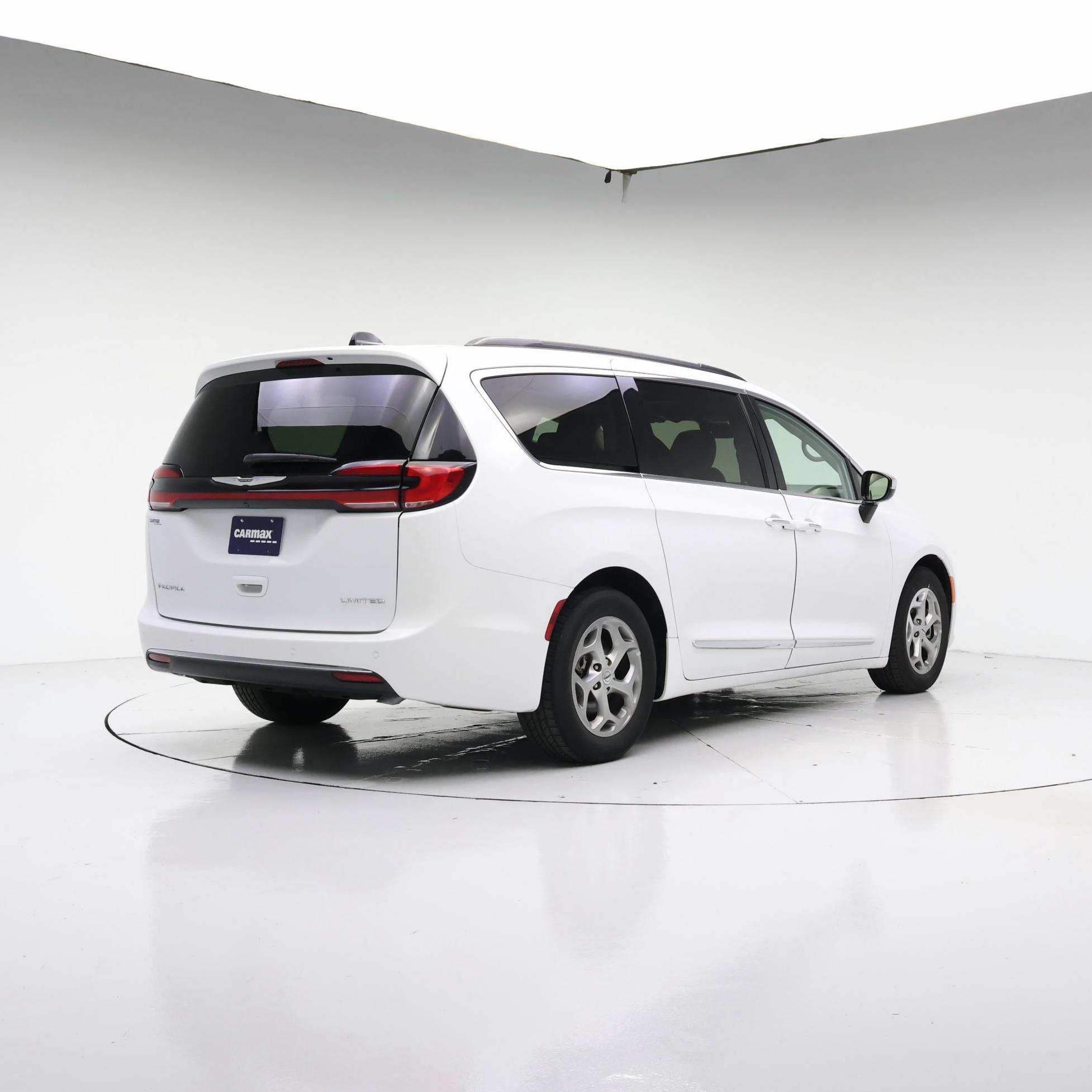 Thumbnail: 2023 Chrysler Pacifica - 8