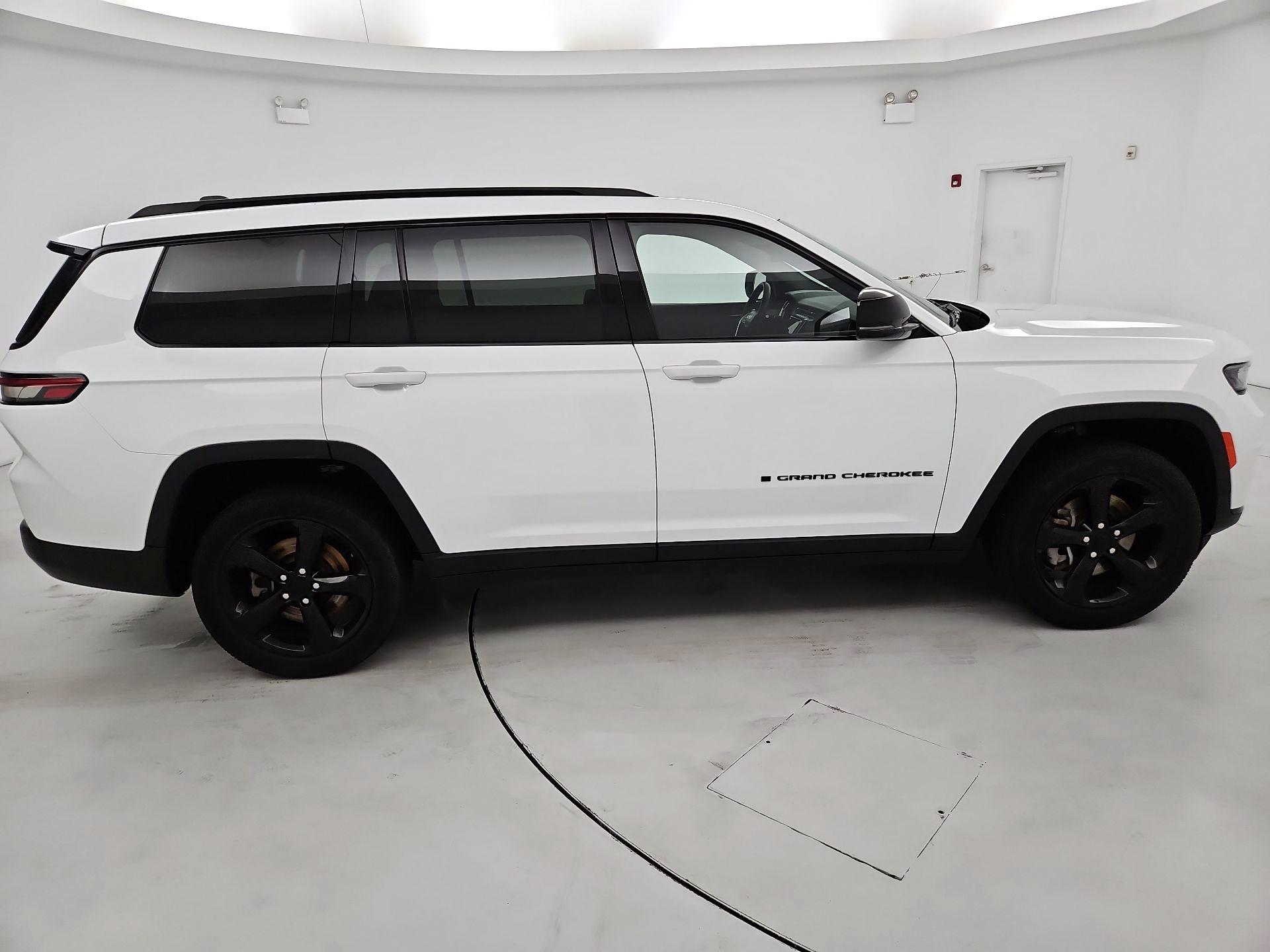 Thumbnail: 2023 Jeep Grand Cherokee L - 4