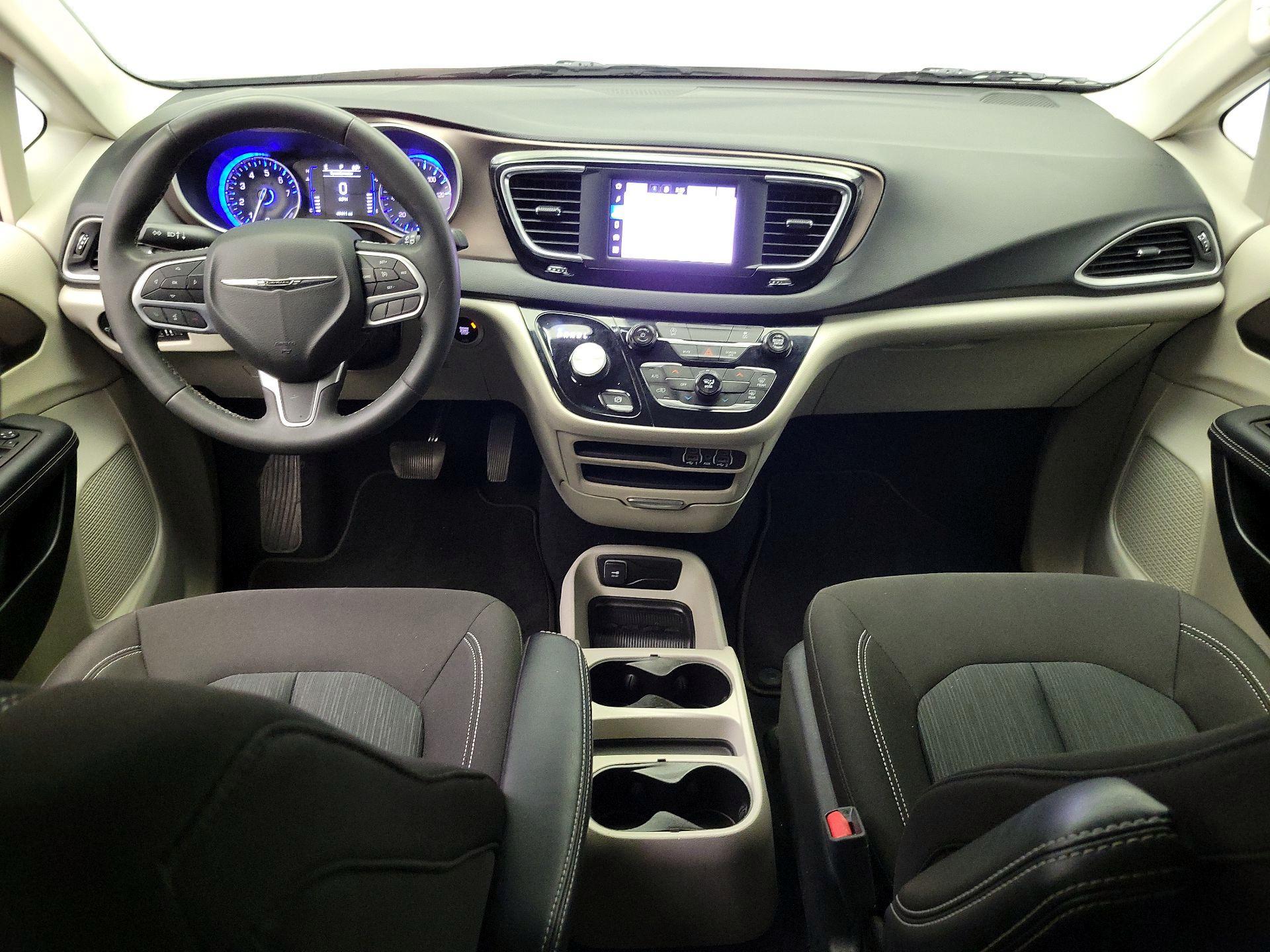 Thumbnail: 2023 Chrysler Voyager - 9
