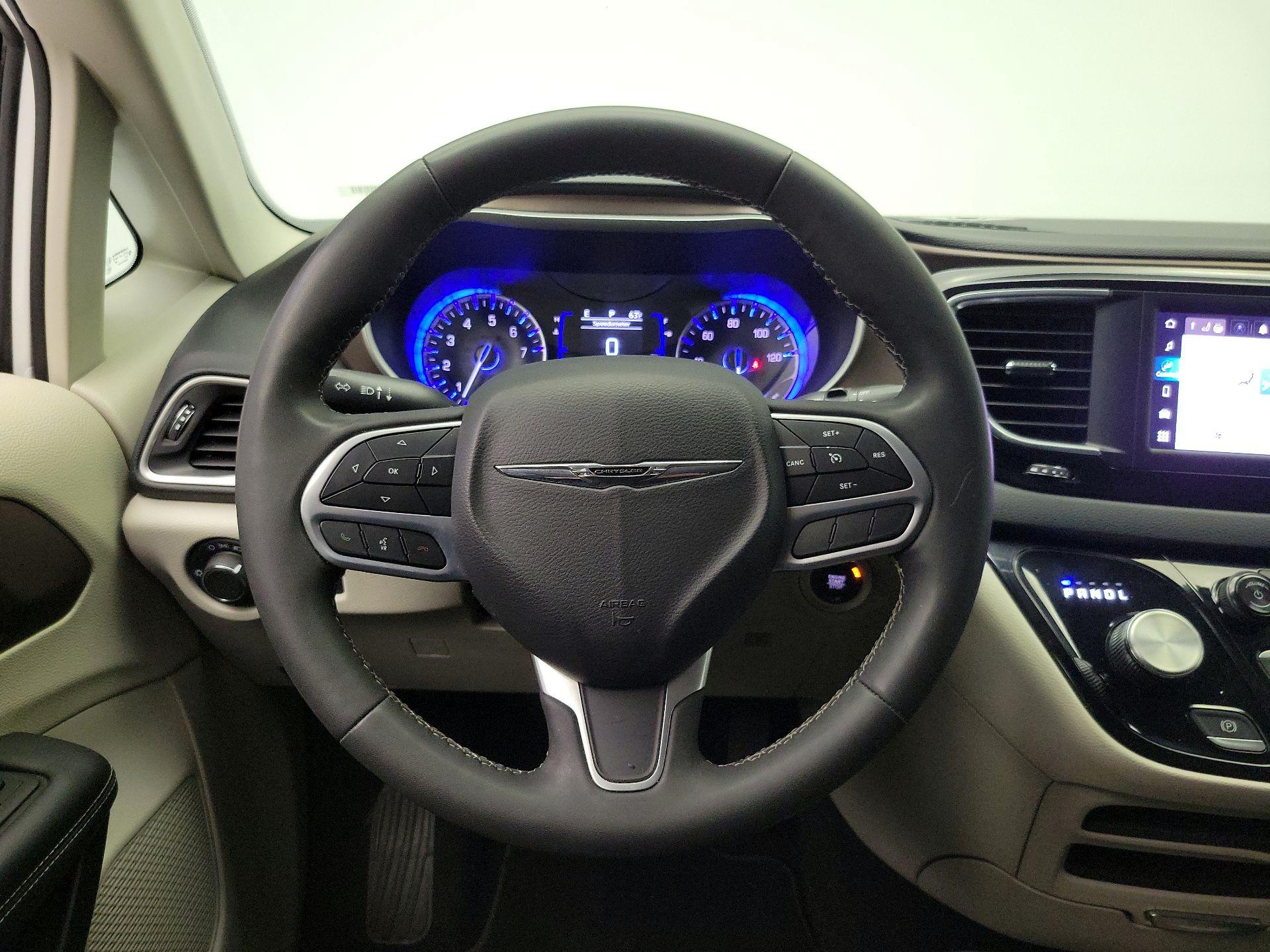 Thumbnail: 2023 Chrysler Voyager - 10