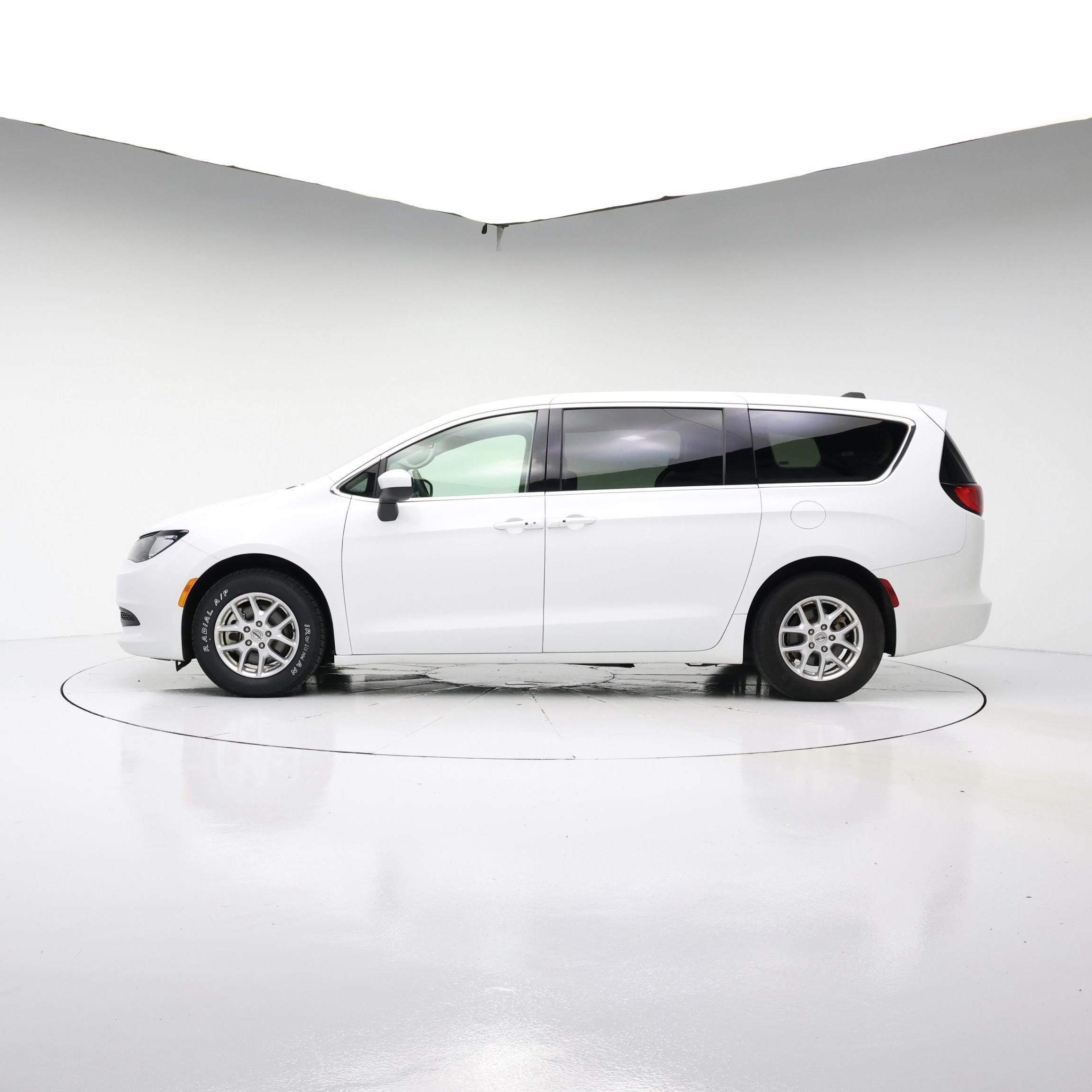 Thumbnail: 2023 Chrysler Voyager - 3