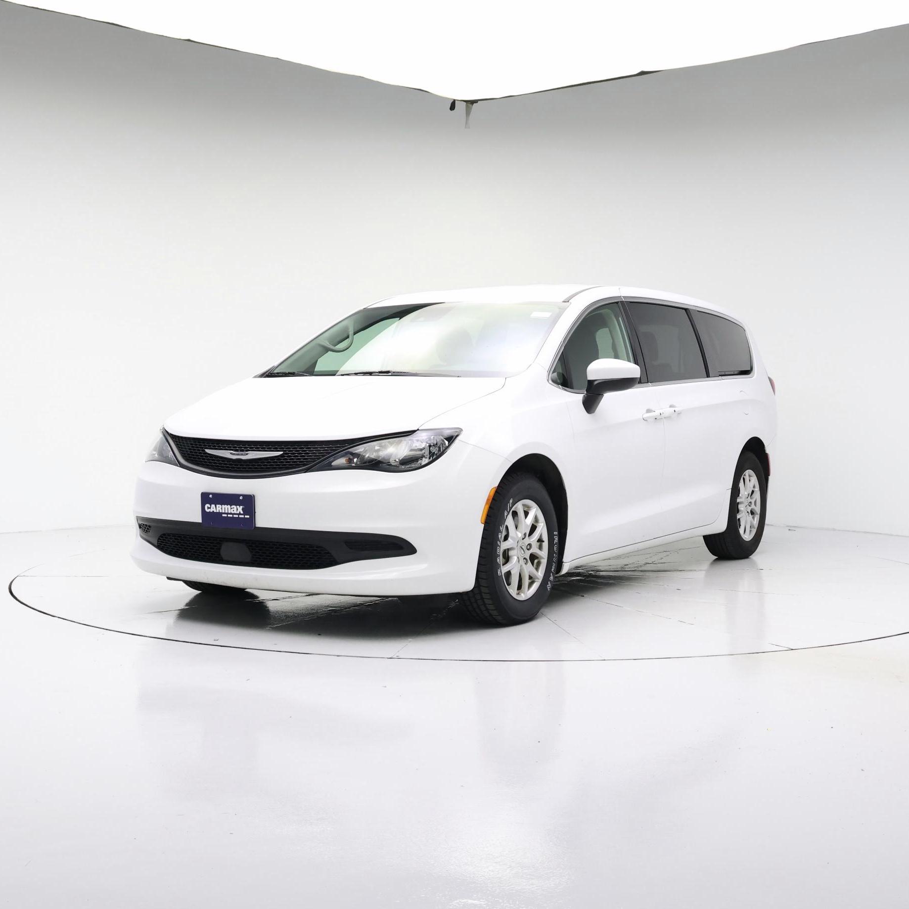 Thumbnail: 2023 Chrysler Voyager - 4