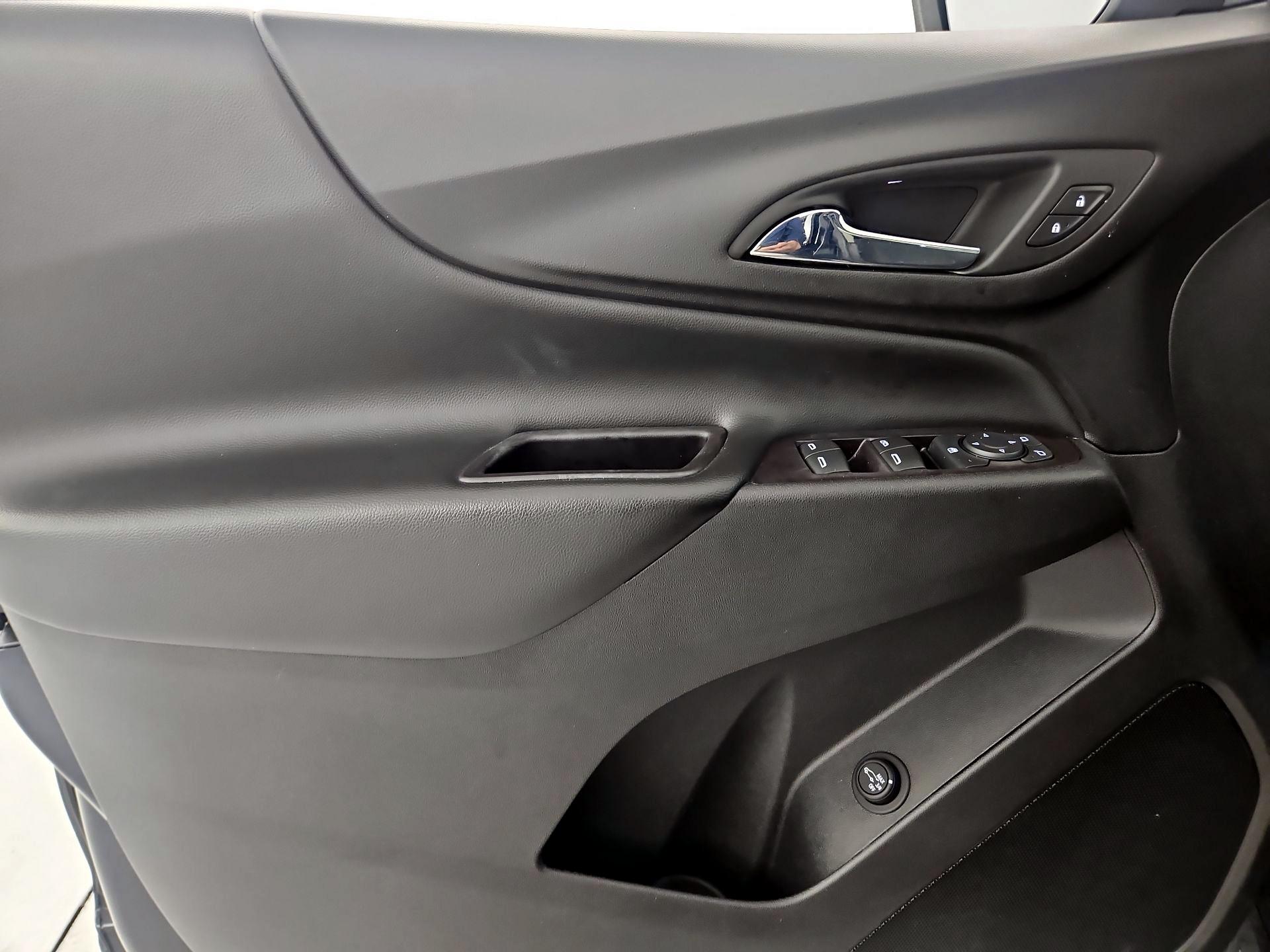 Thumbnail: 2020 Chevrolet Equinox - 10