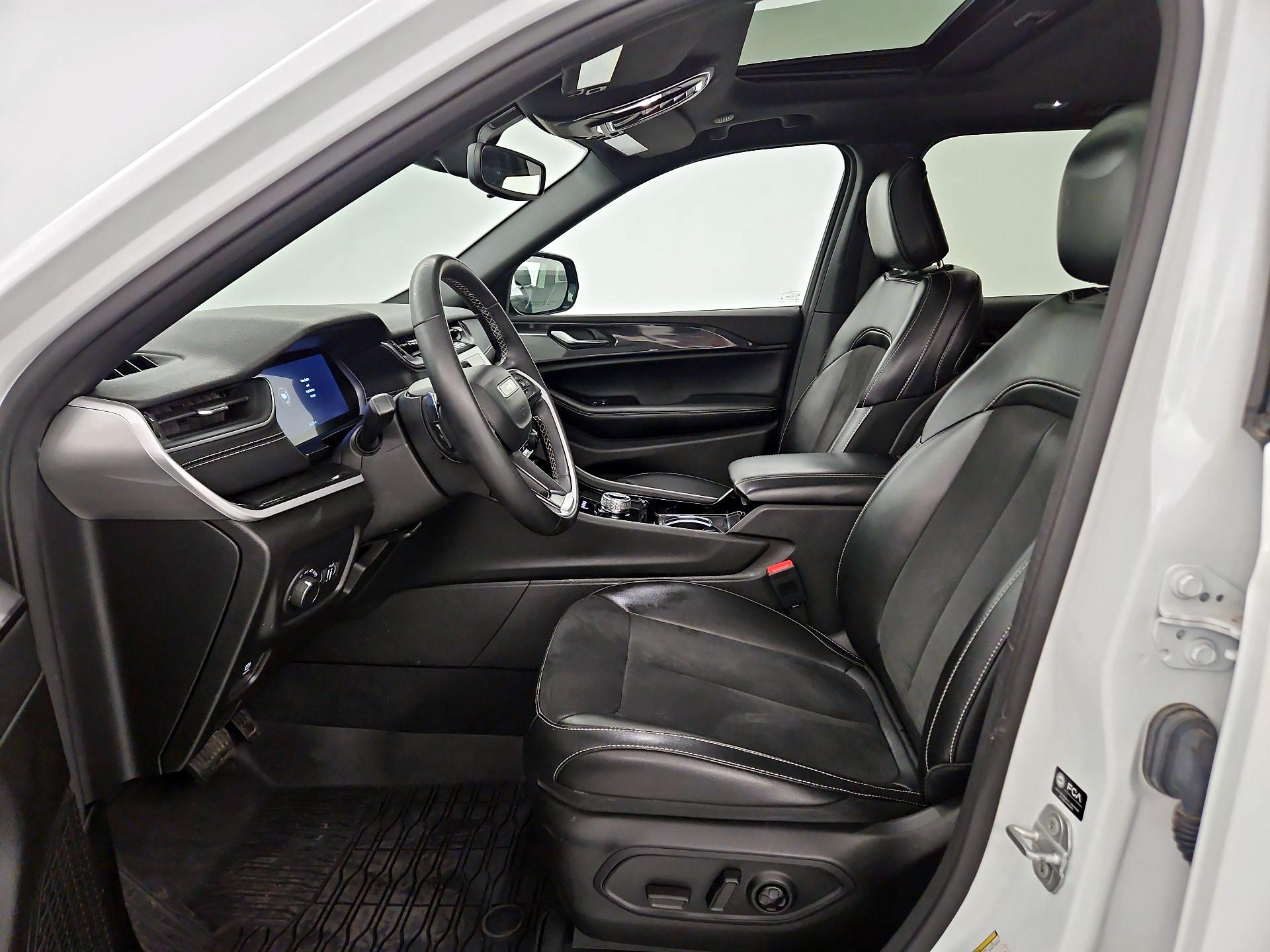 Thumbnail: 2023 Jeep Grand Cherokee - 9