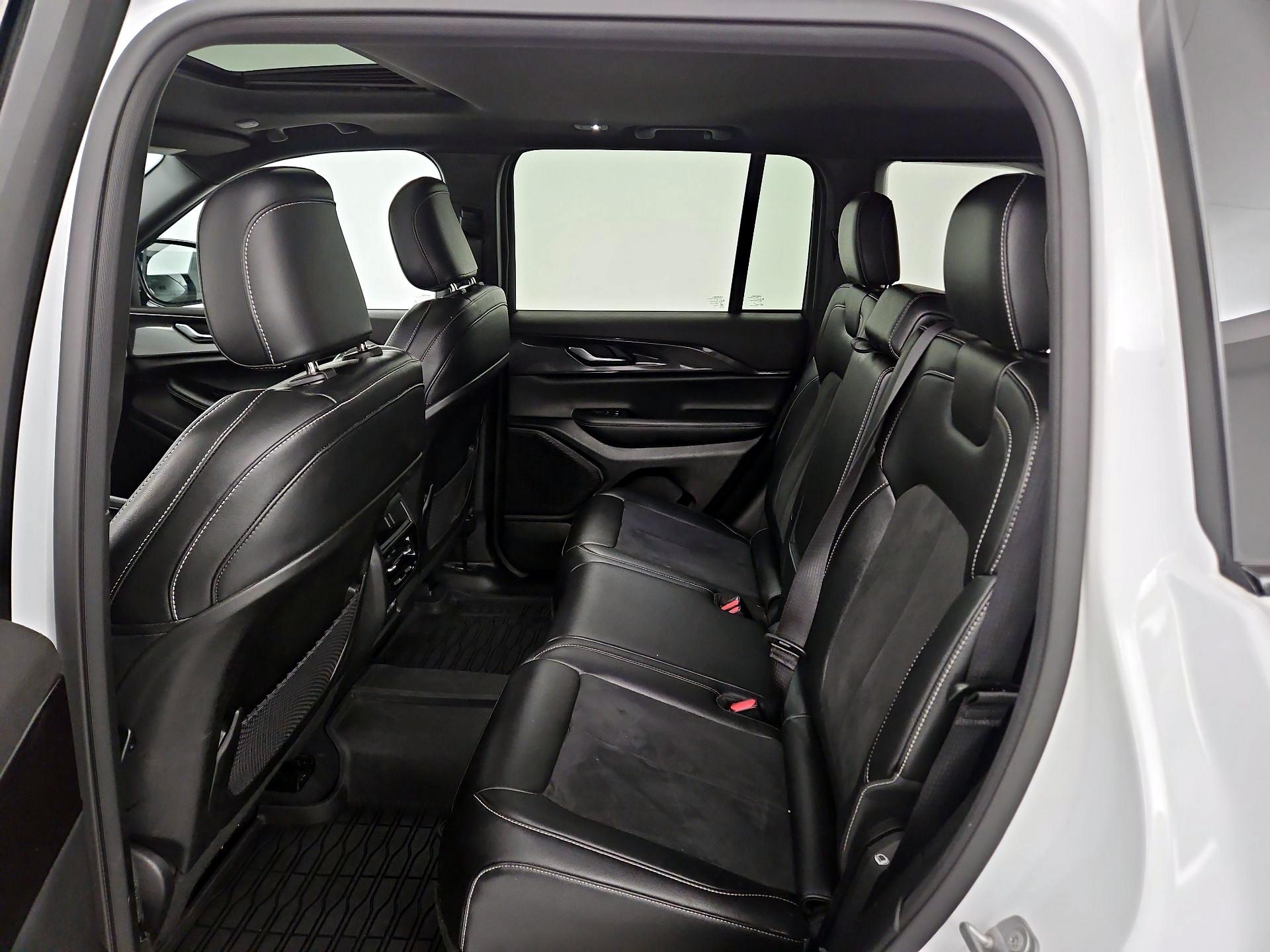 Thumbnail: 2023 Jeep Grand Cherokee - 18