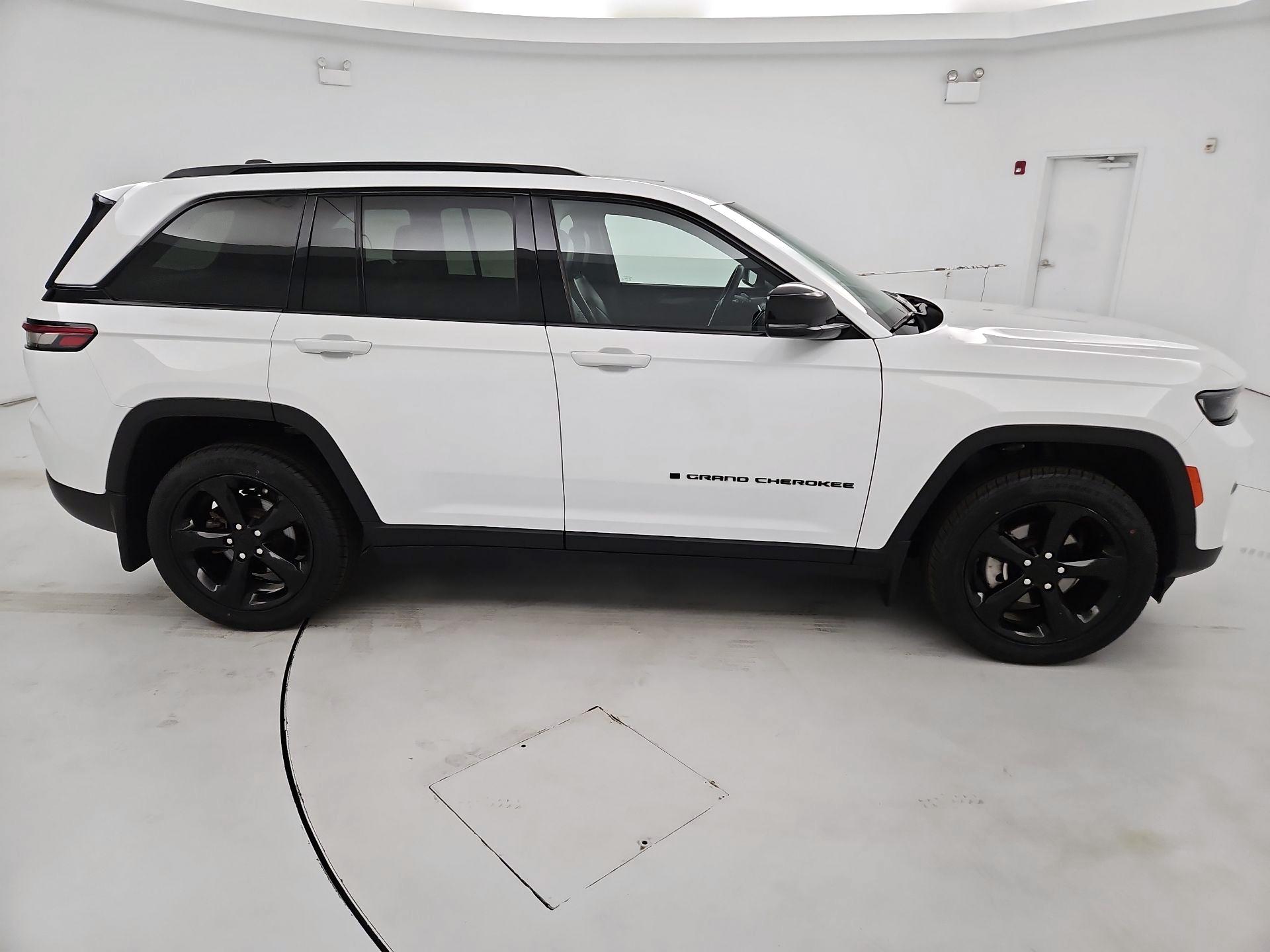 Thumbnail: 2023 Jeep Grand Cherokee - 4