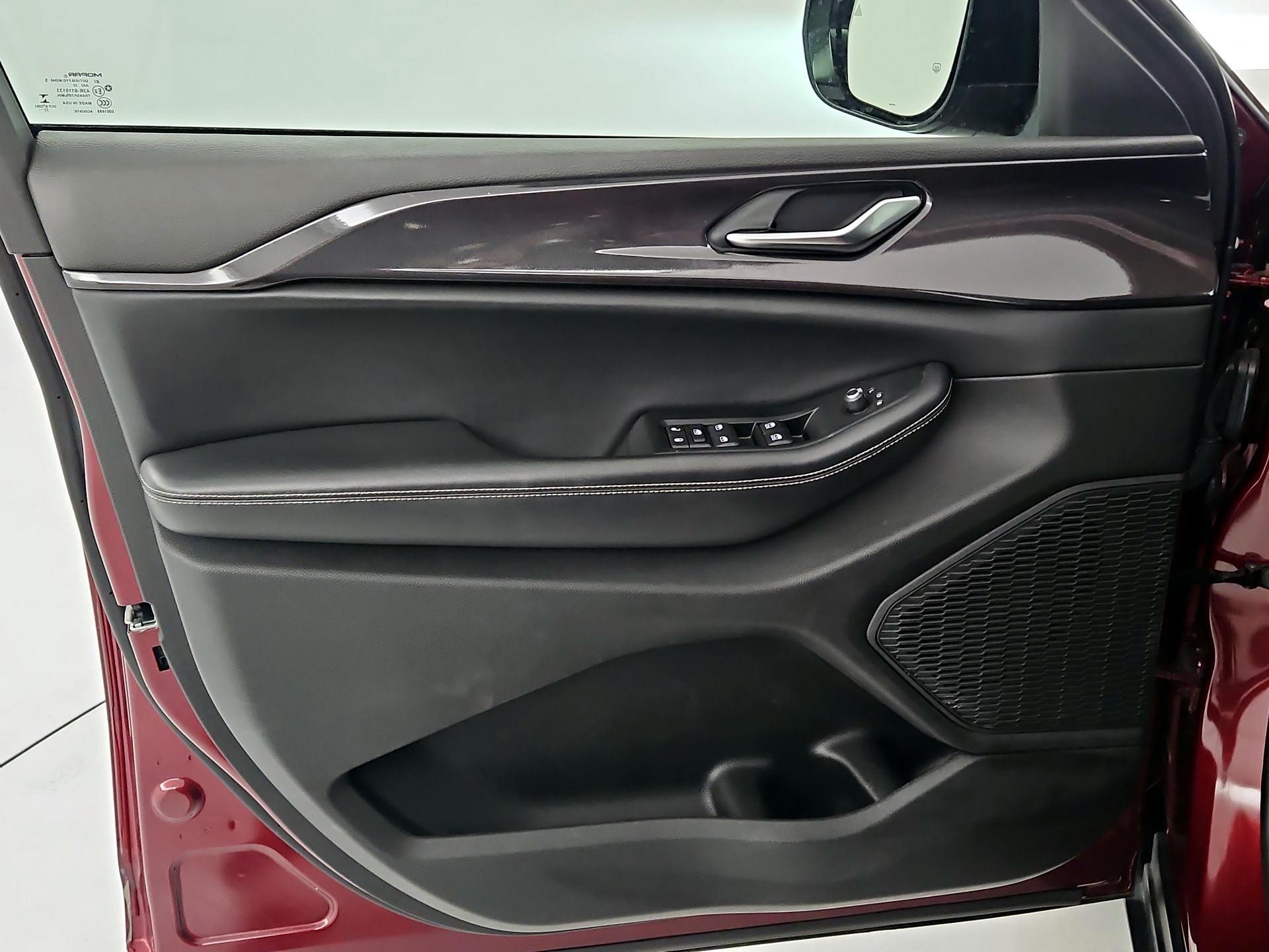Thumbnail: 2023 Jeep Grand Cherokee - 10