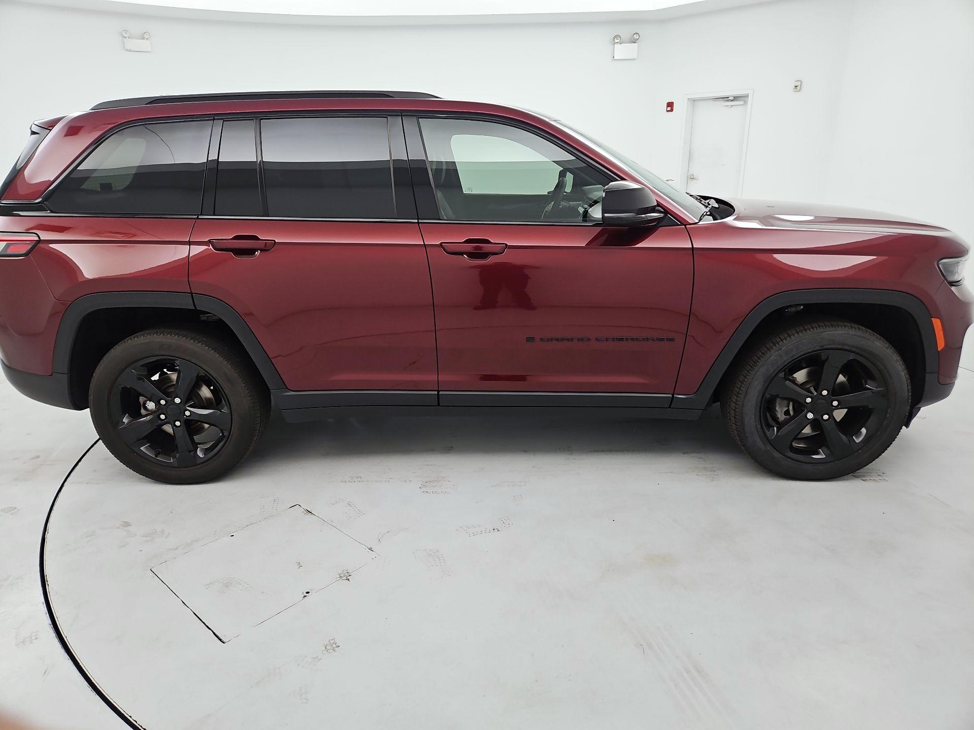 Thumbnail: 2023 Jeep Grand Cherokee - 4