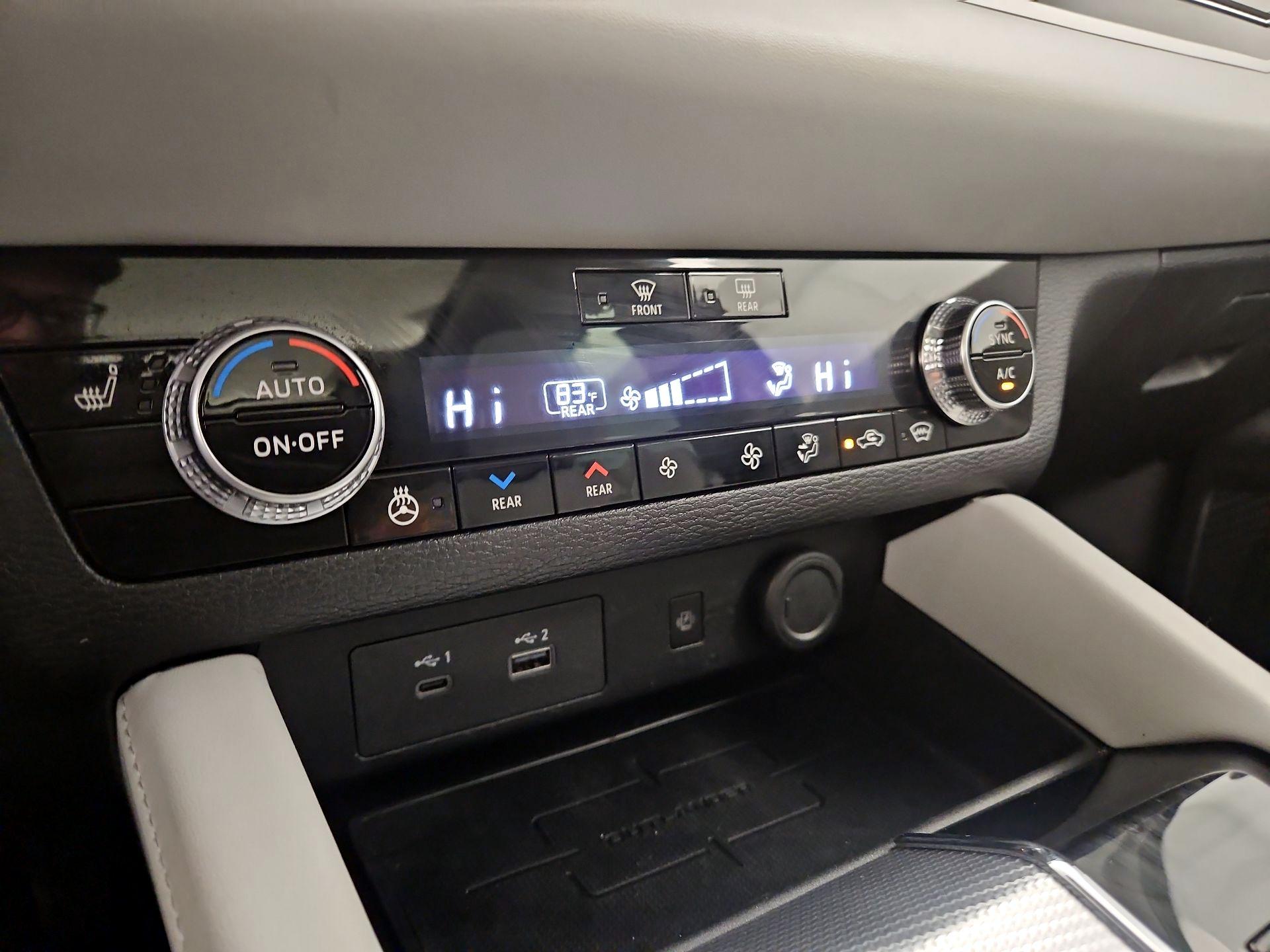 Thumbnail: 2023 Mitsubishi Outlander - 15